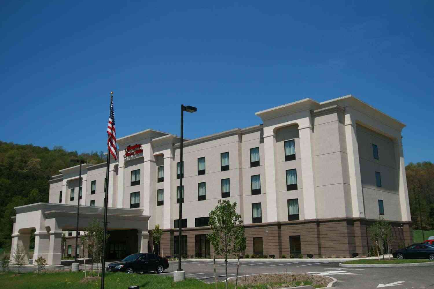 Warren, PA 的 Hampton Inn & Suites Warren