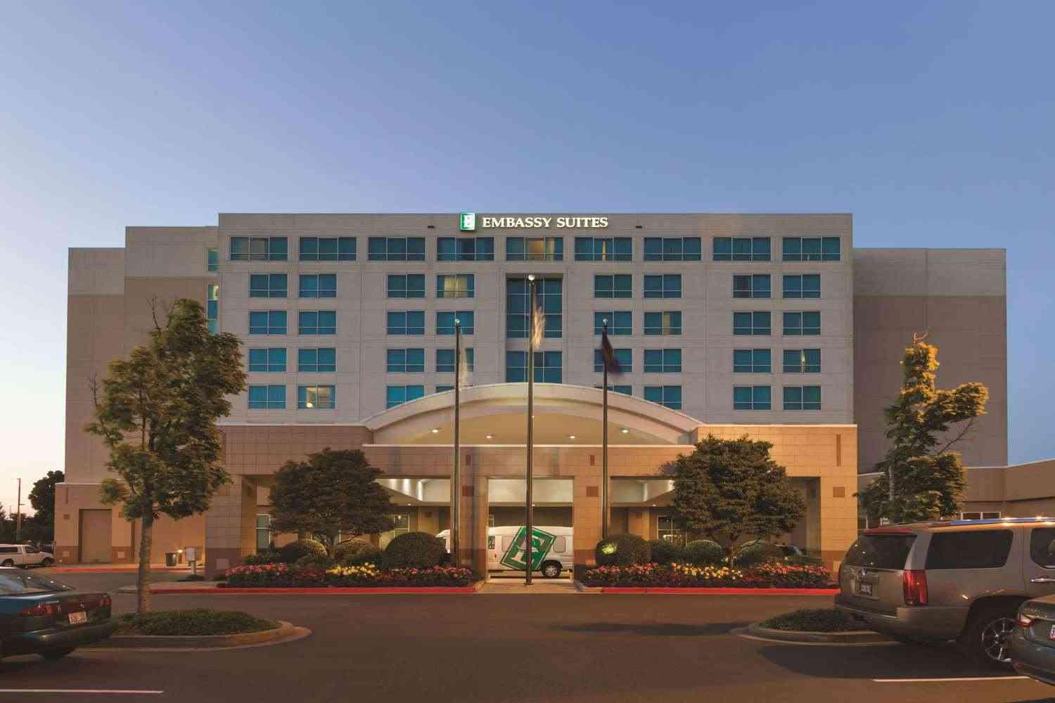Embassy Suites by Hilton Portland Airport в Portland, OR