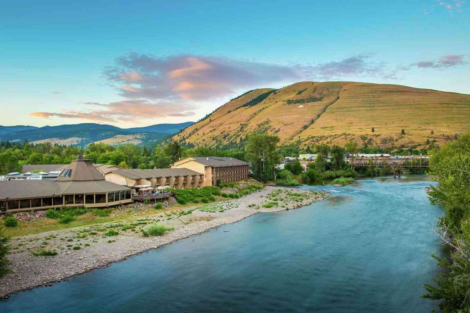 Missoula, MT 的 DoubleTree by Hilton Hotel Missoula/Edgewater