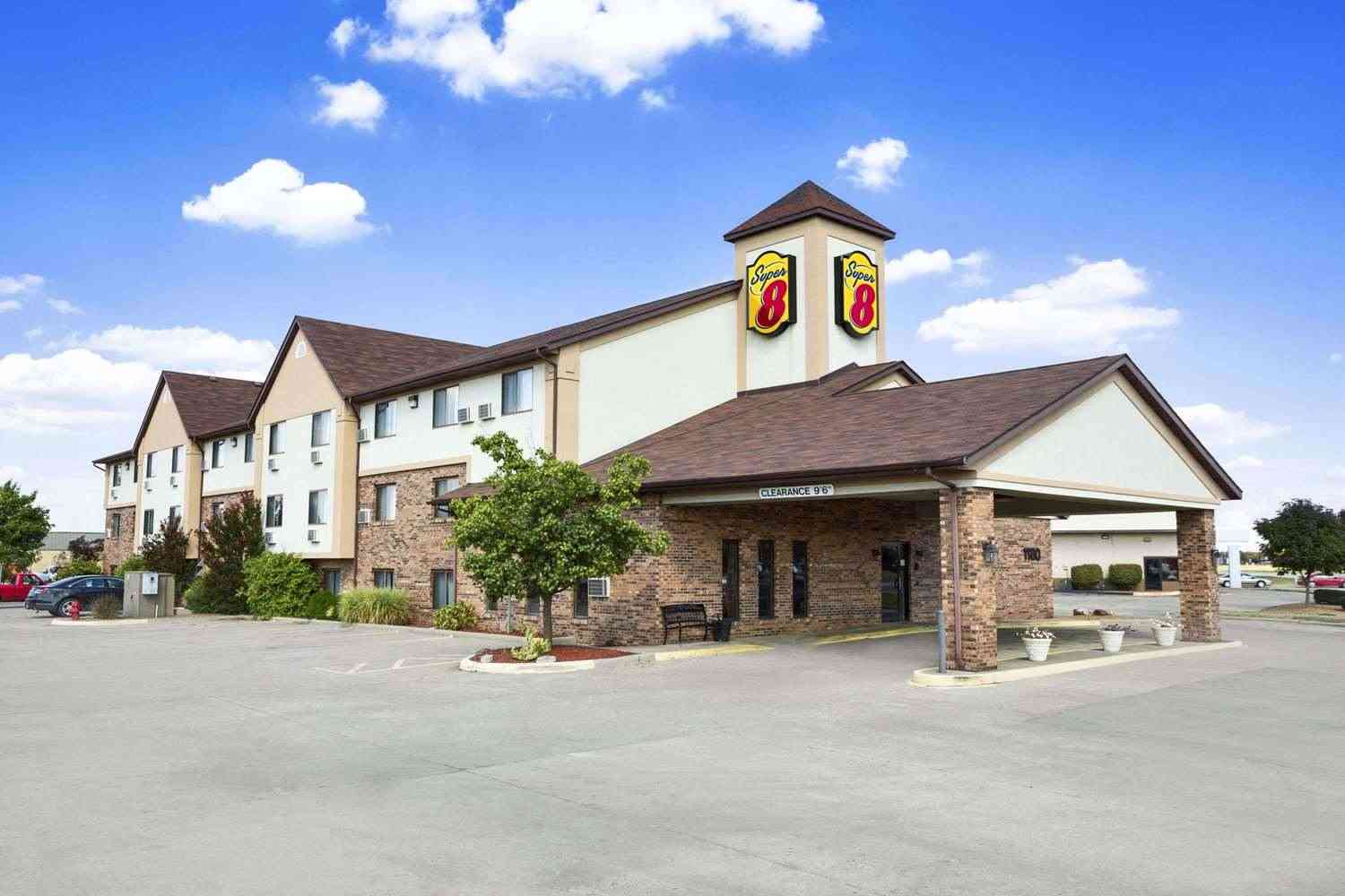 Super 8 by Wyndham Carbondale a Carbondale, IL