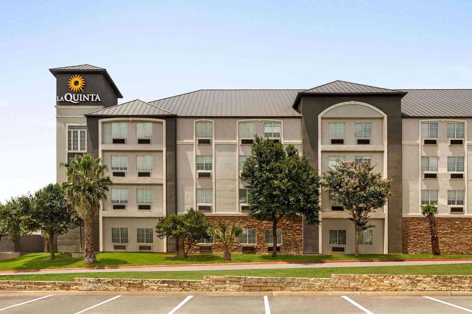 La Quinta Inn & Suites by Wyndham San Antonio N Stone Oak, San Antonio, TX