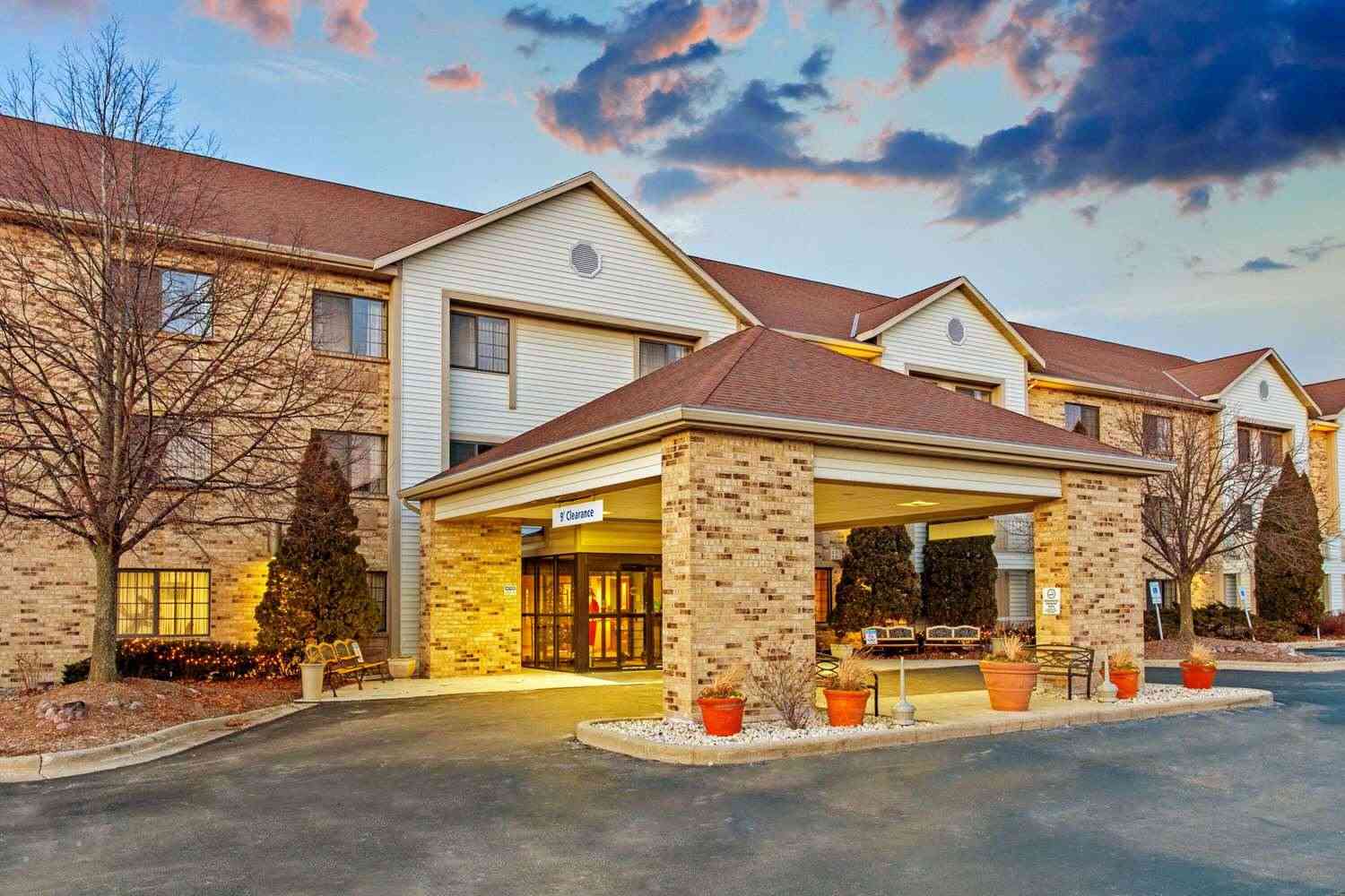 La Quinta Inn & Suites by Wyndham Milwaukee Delafield a Delafield, WI