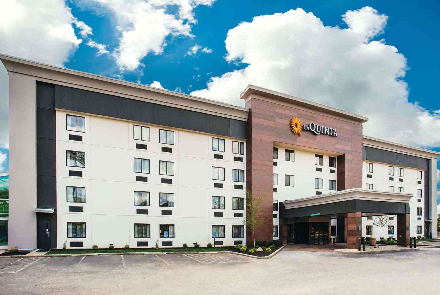 La Quinta Inn & Suites by Wyndham Cincinnati NE - Mason i Mason, OH