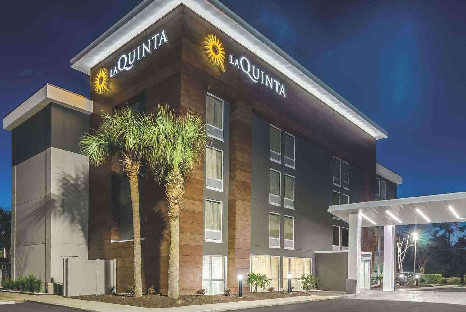 La Quinta Inn & Suites by Wyndham Myrtle Beach - N Kings Hwy in Myrtle Beach, SC