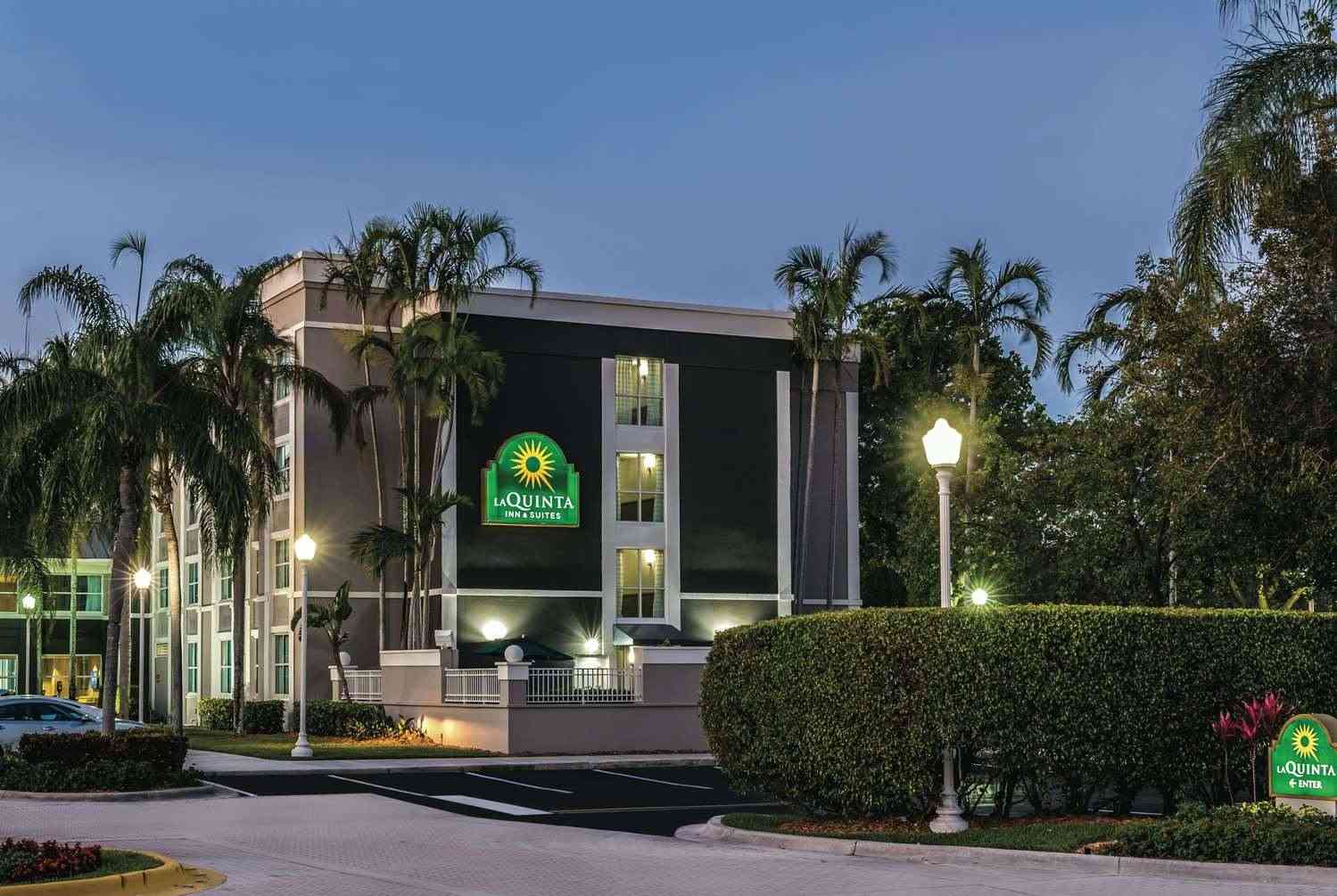 La Quinta Inn & Suites by Wyndham Plantation at SW 6th St i Plantation, FL