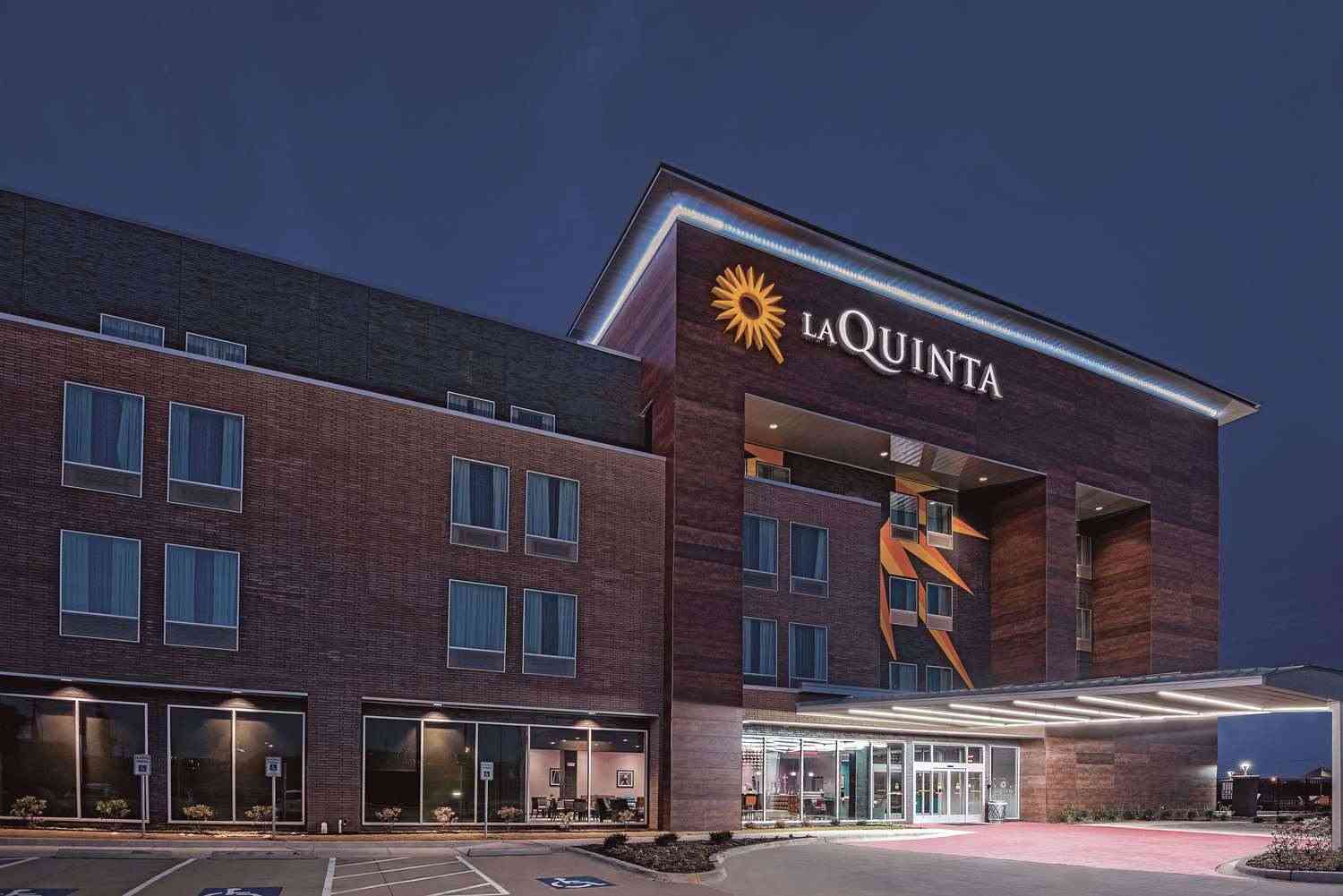 La Quinta Inn & Suites by Wyndham Dallas Grand Prairie North i Grand Prairie, TX