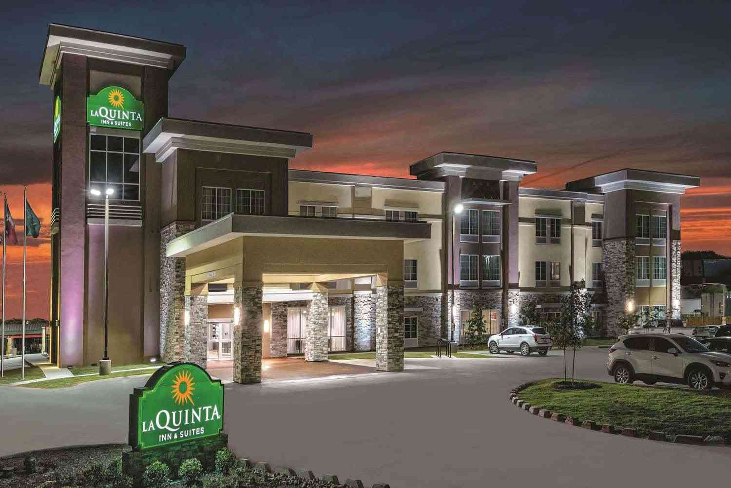 La Quinta by Wyndham San Antonio by Frost Bank Center in San Antonio, TX