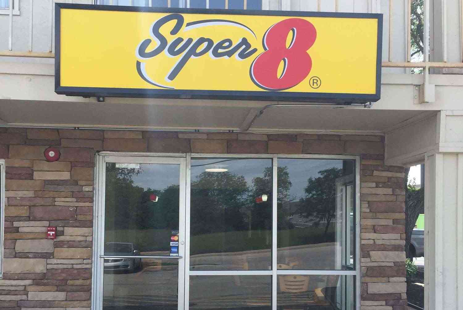 Super 8 by Wyndham Florence в Florence, KY
