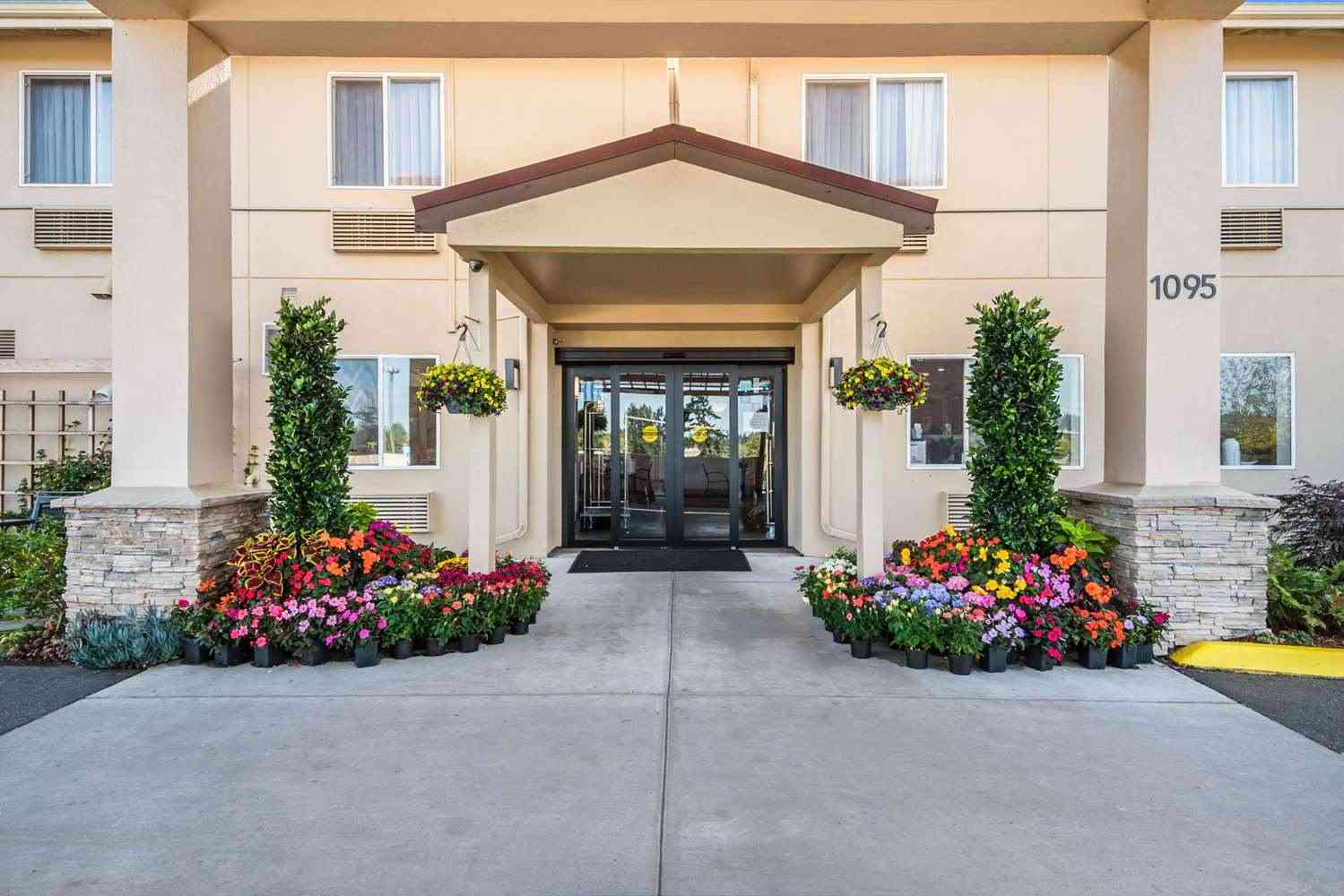 Red Lion Inn & Suites Sequim в Sequim, WA