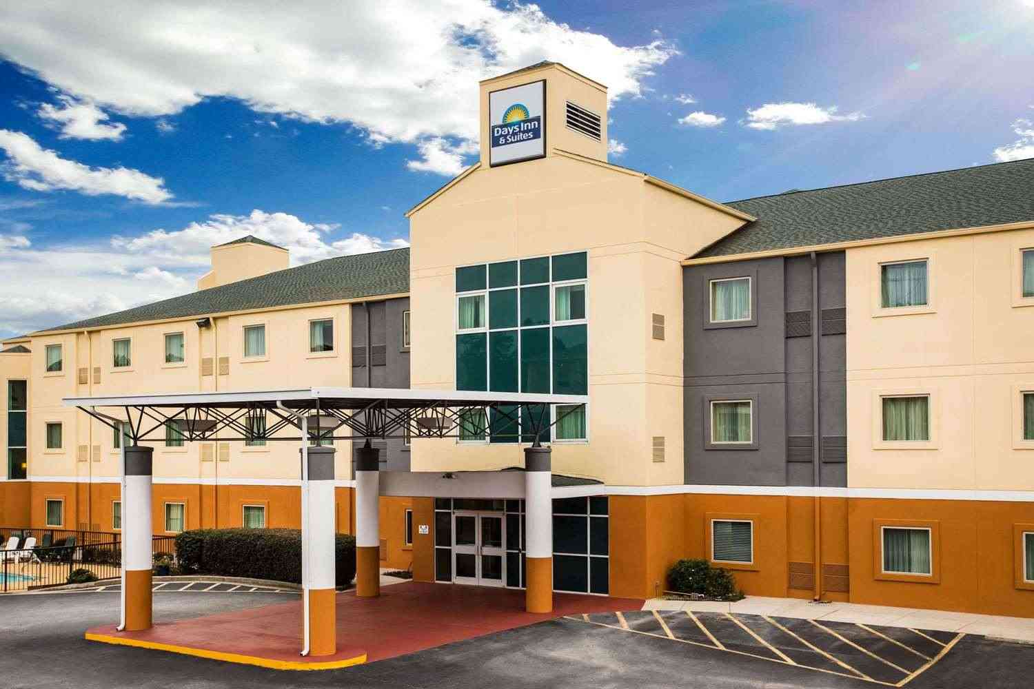 Days Inn & Suites by Wyndham Augusta Near Fort Eisenhower a Grovetown, GA