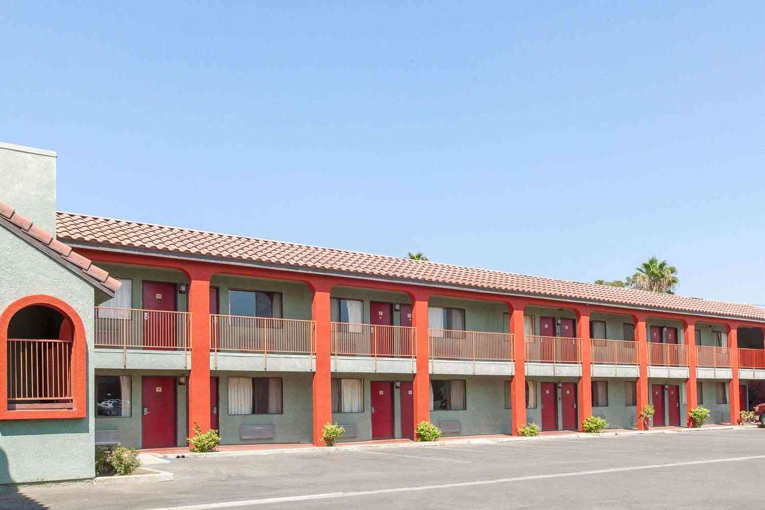 Americas Best Value Inn & Suites Bakersfield Central à Bakersfield, CA