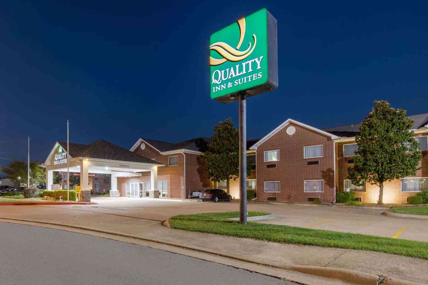 Quality Inn and Suites Mtn Home, Mountain Home, AR