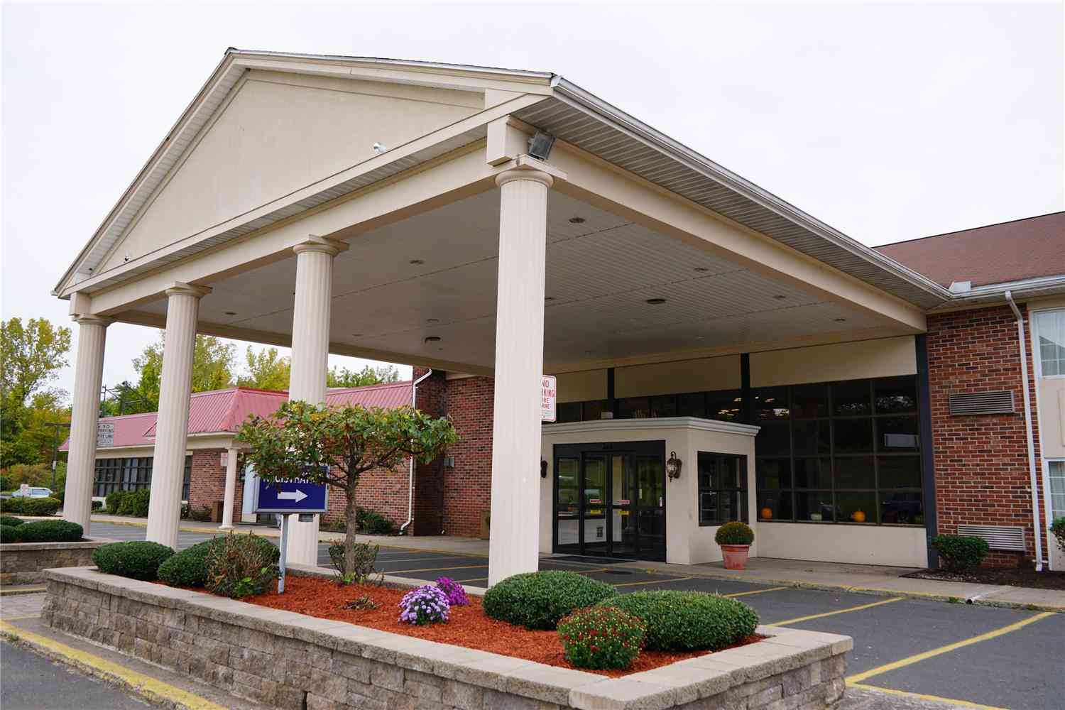 Rodeway Inn and Suites Bradley Airport a East Windsor, CT