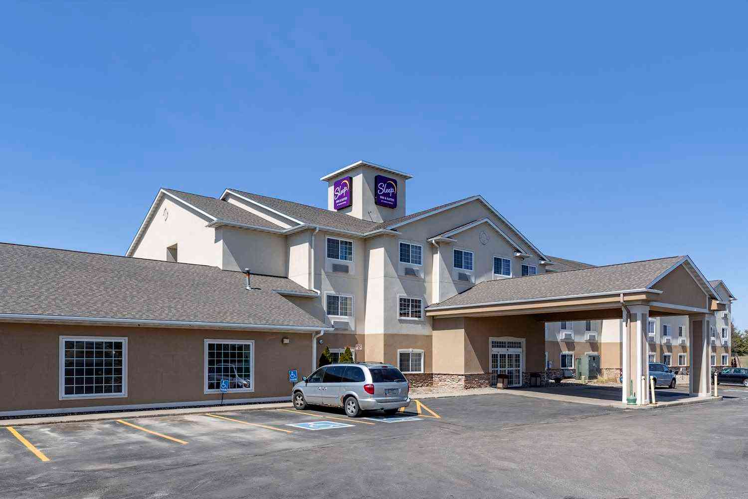Sleep Inn and Suites Pleasant Hill - Des Moines in Pleasant Hill, IA