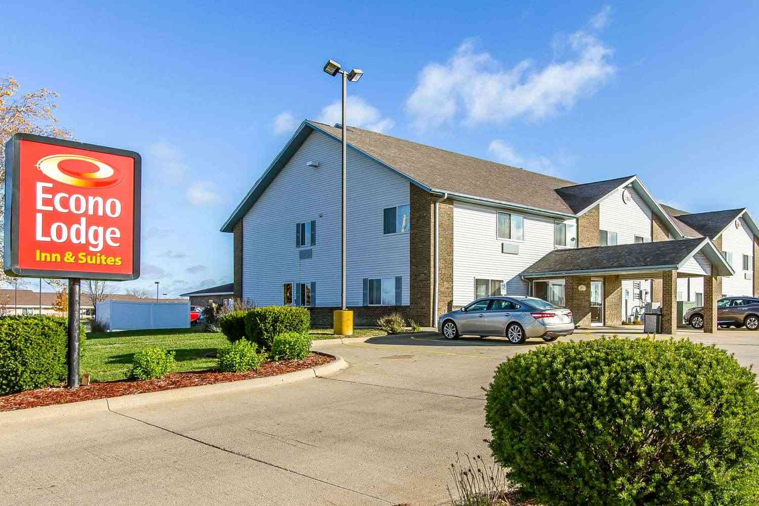 Econo Lodge and Suites, Pekin, IL