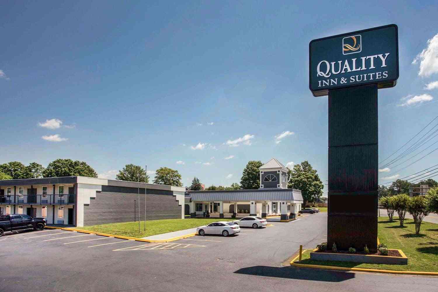 Quality Inn and Suites Univ Area в Charlotte, NC