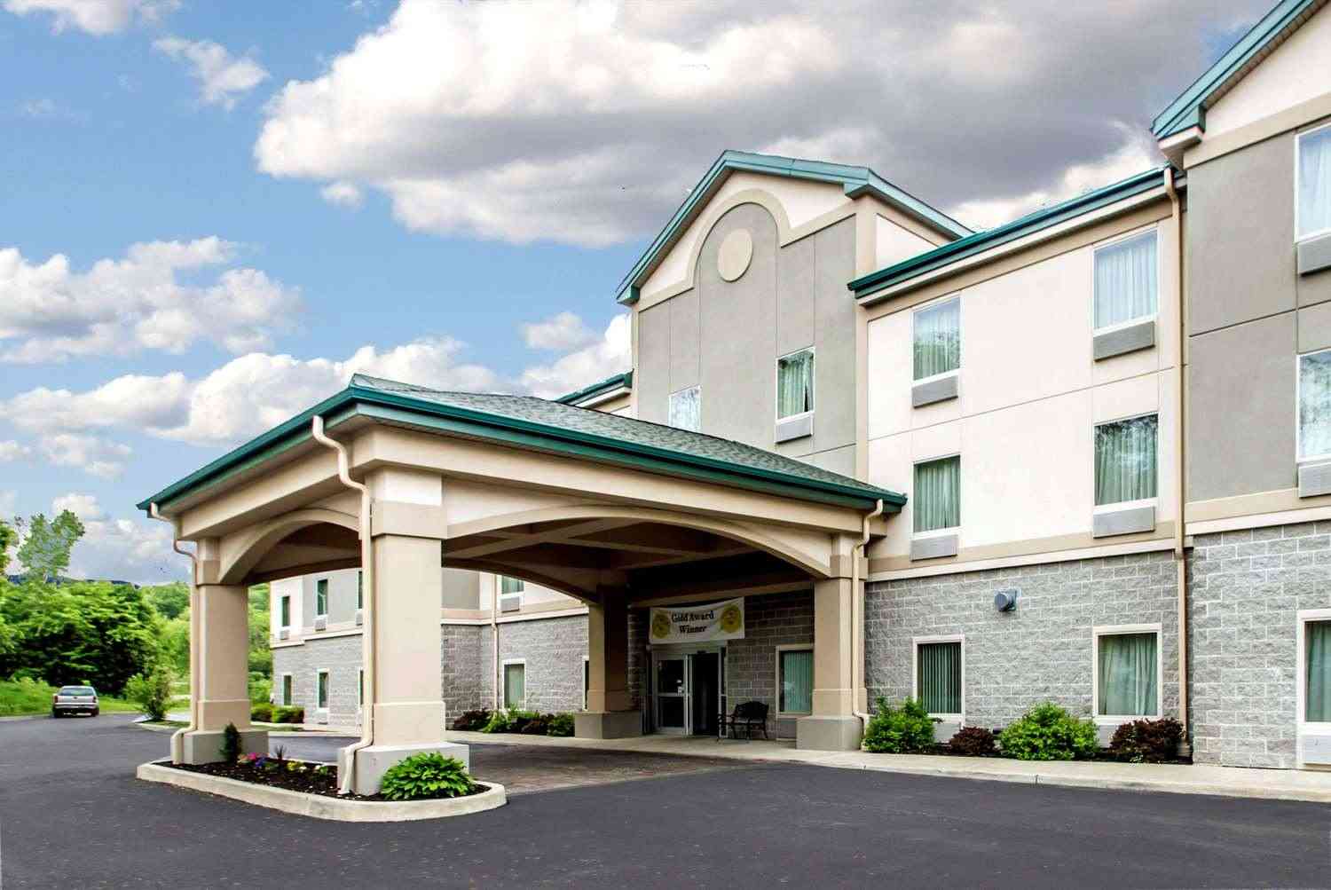 Quality Inn and Suites Fishkill South near I-84 em Fishkill, NY