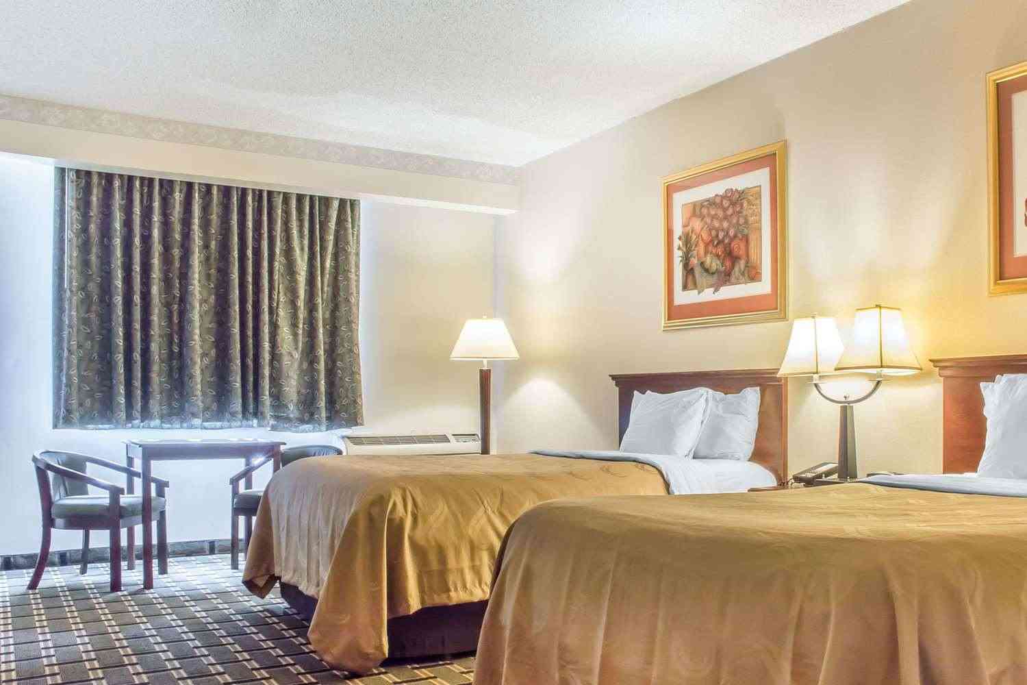 Quality Inn and Suites Palm Island Indoor Waterpar в Batavia, NY
