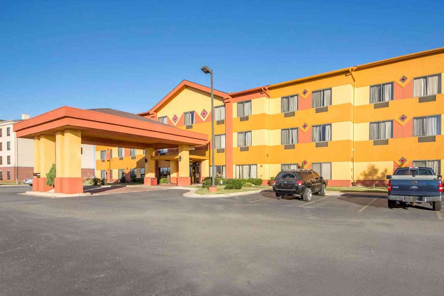 Pryor, OK 的 Quality Inn and Suites MidAmerica Industrial Park