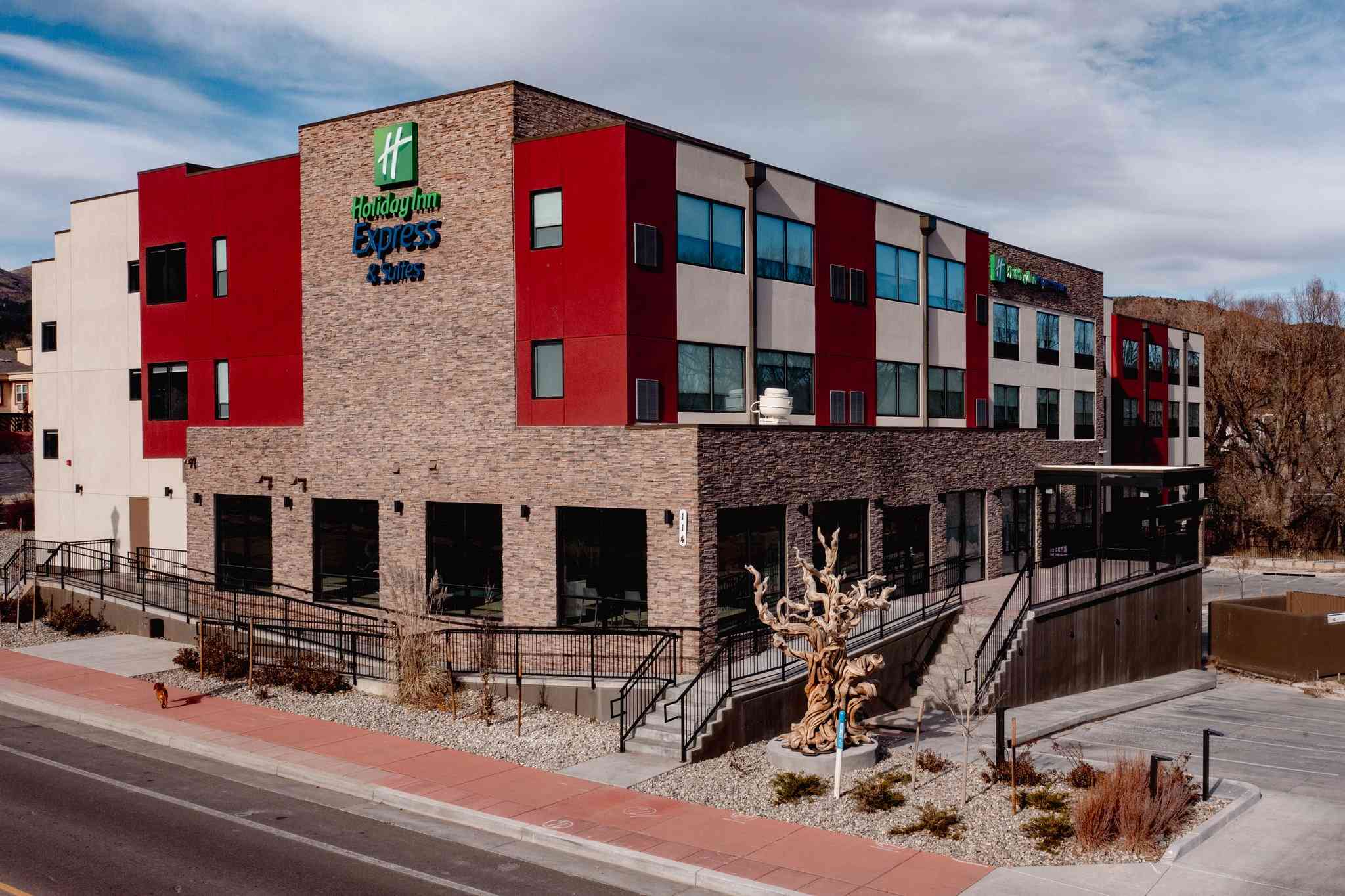 Holiday Inn Express & Suites Manitou Springs в Маниту Спрингс, CO