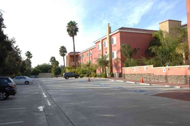 Holiday Inn Express Anaheim West в Анахайм, CA