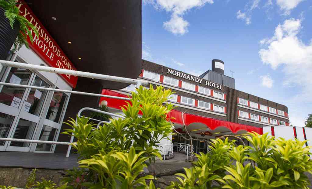 The Normandy Hotel i Renfrew, GB2