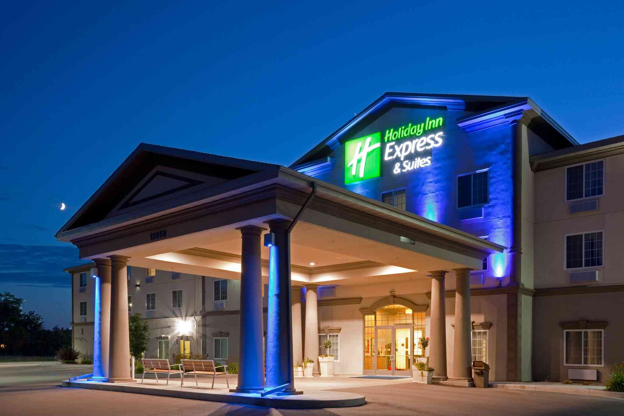 Holiday Inn Express Hotel & Suites Eau Claire North в Водопад Чиппева, WI