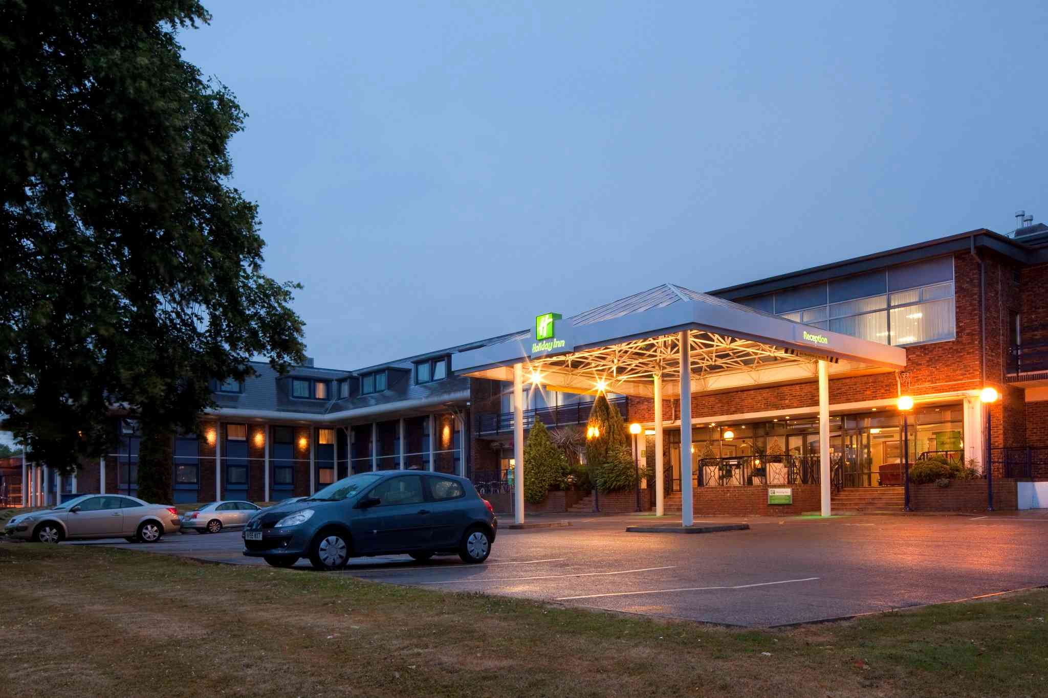 루턴, GB1의 Holiday Inn Luton-South M1, JCT.9