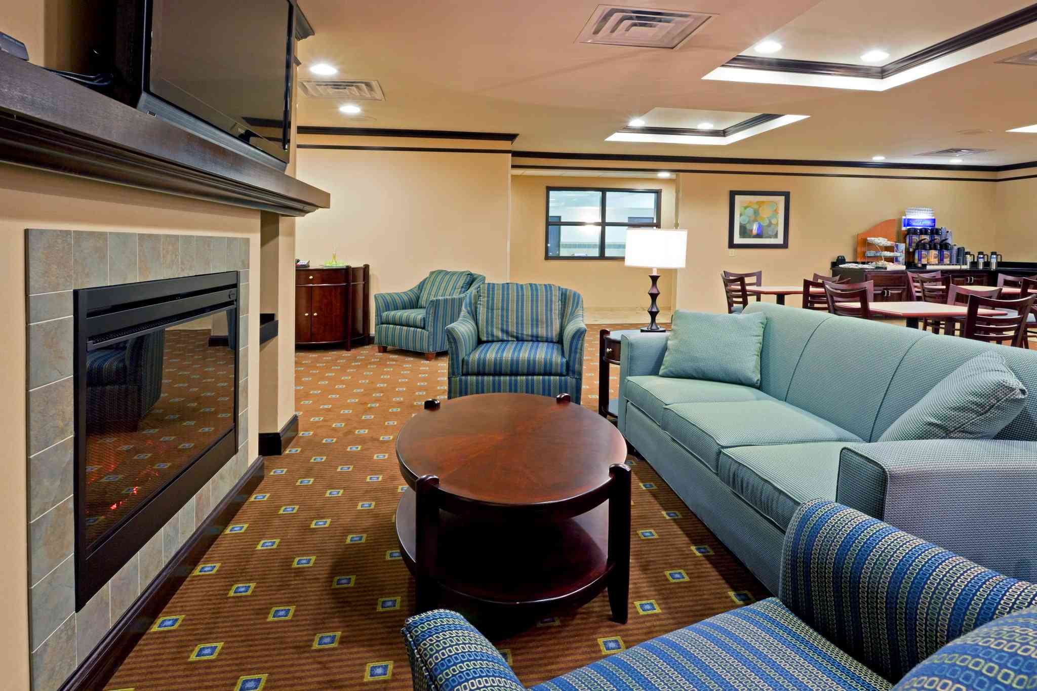 Holiday Inn Express & Suites Syracuse North-Airport Area i Cicero, NY