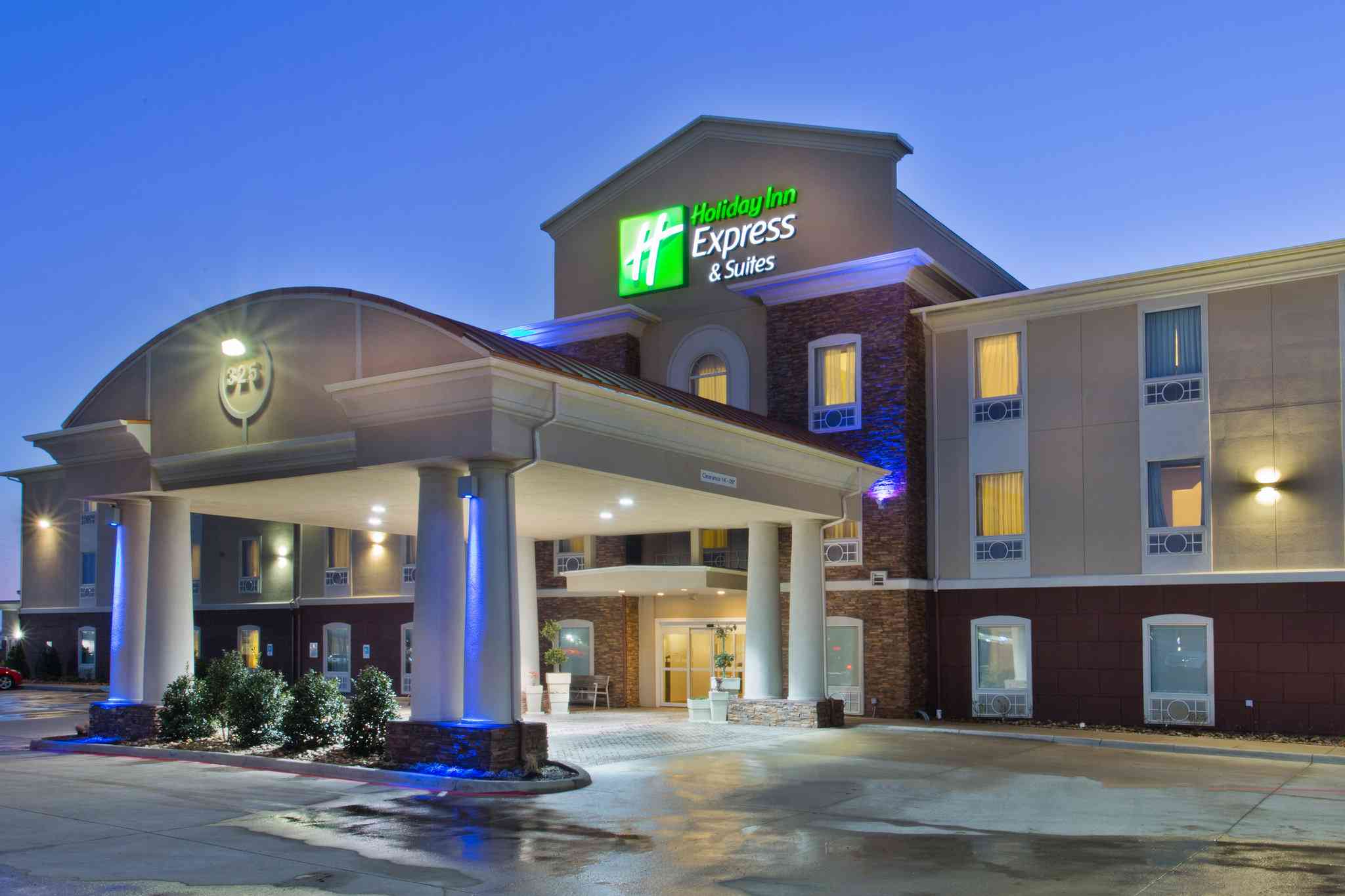 Holiday Inn Express & Suites hotel Alvarado a Alvarado, TX