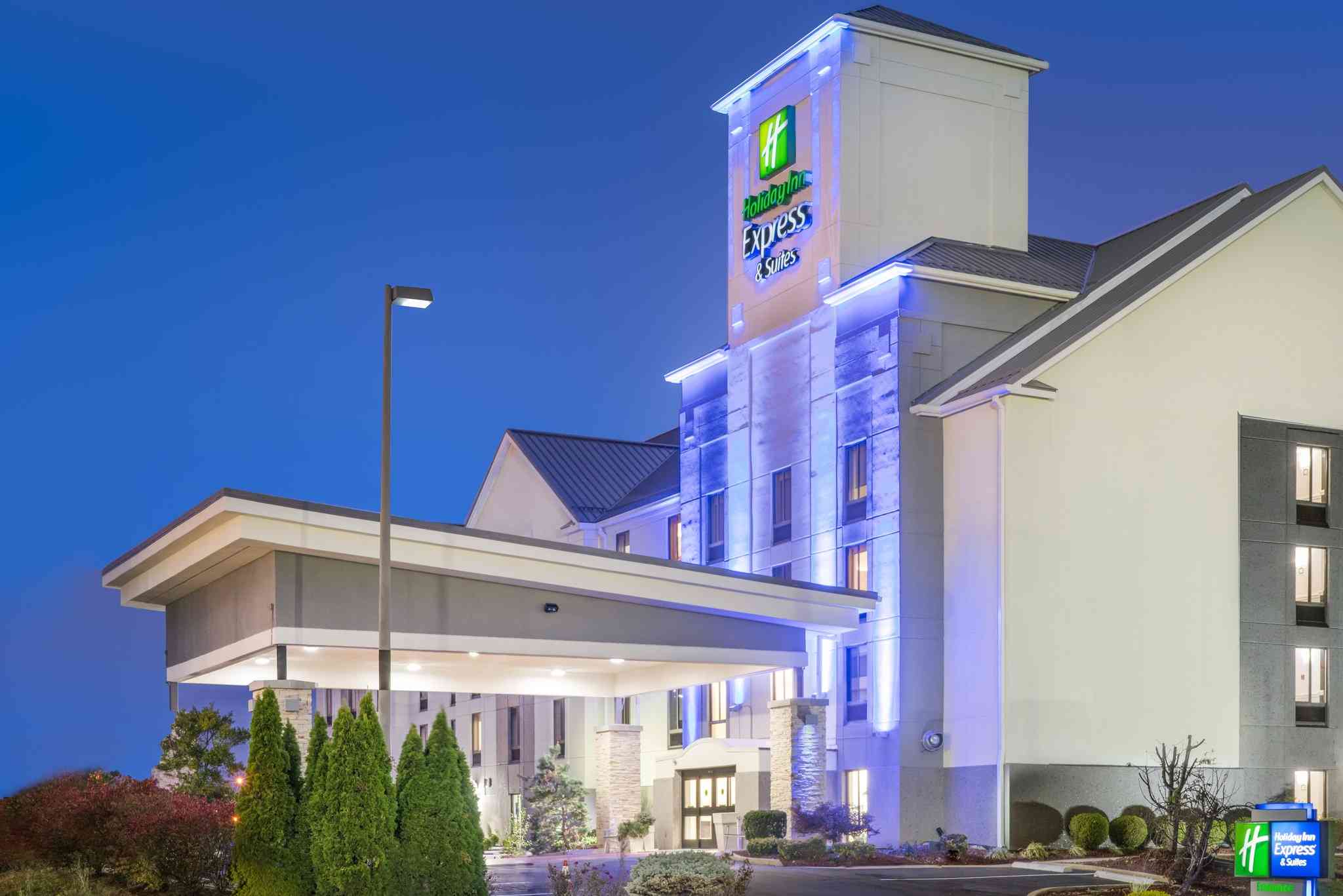 Holiday Inn Express Hotel & Suites Louisville в Луисвилл, KY