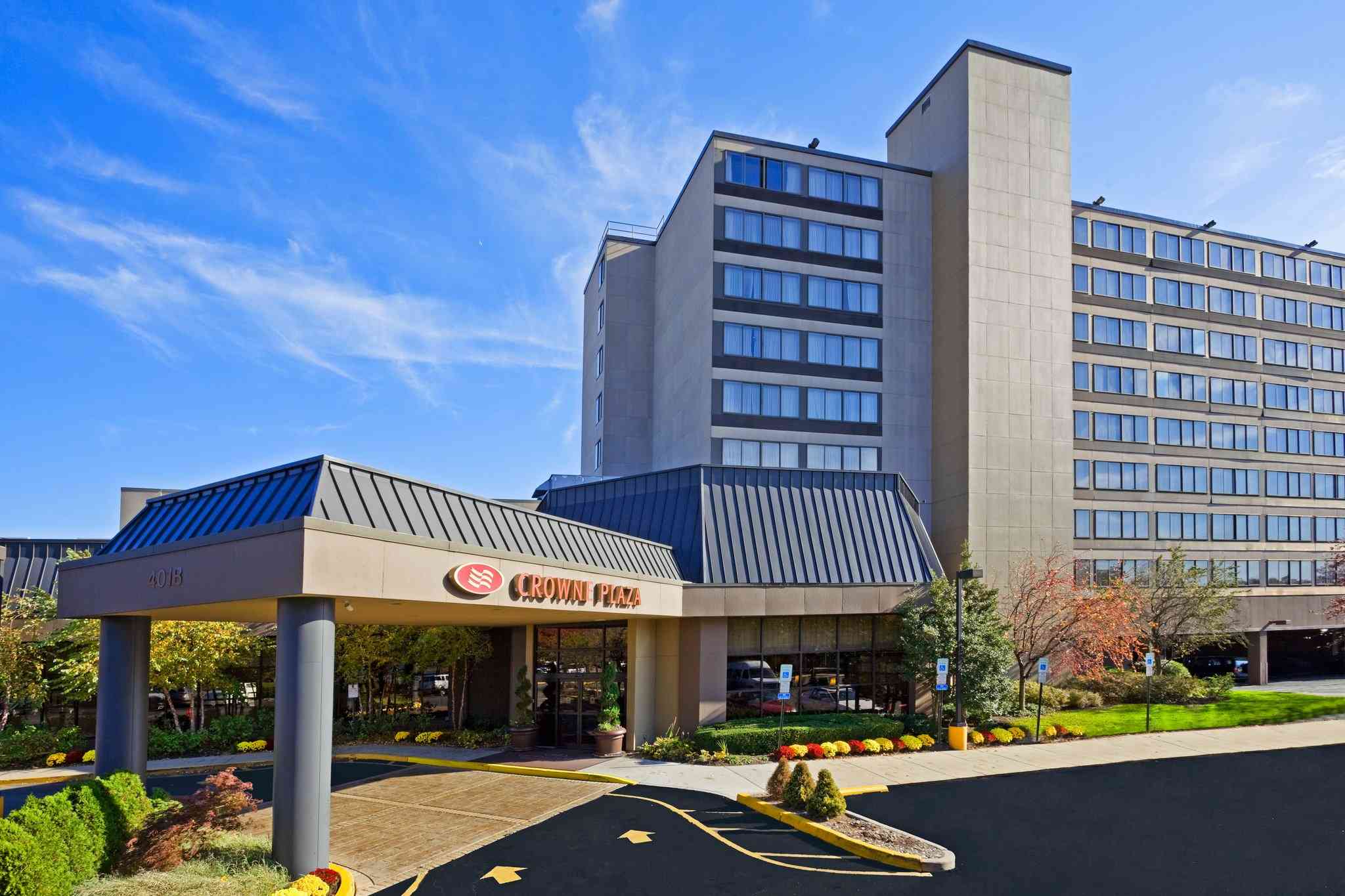 Crowne Plaza Englewood в Энглвуд, NJ