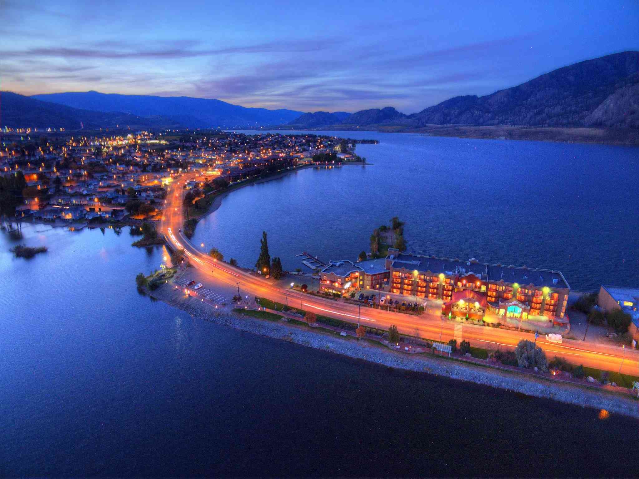 Holiday Inn Hotel & Suites Osoyoos в Осуюс, BC