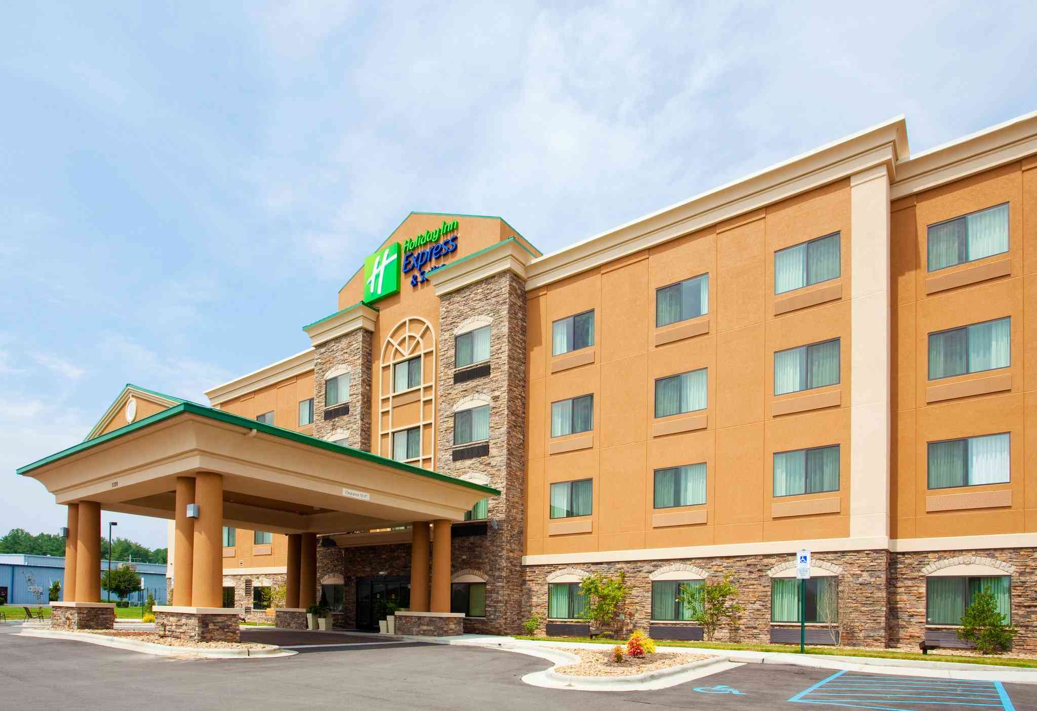 山。エアリー, NCにおけるHoliday Inn Express Hotel & Suites Mount Airy 