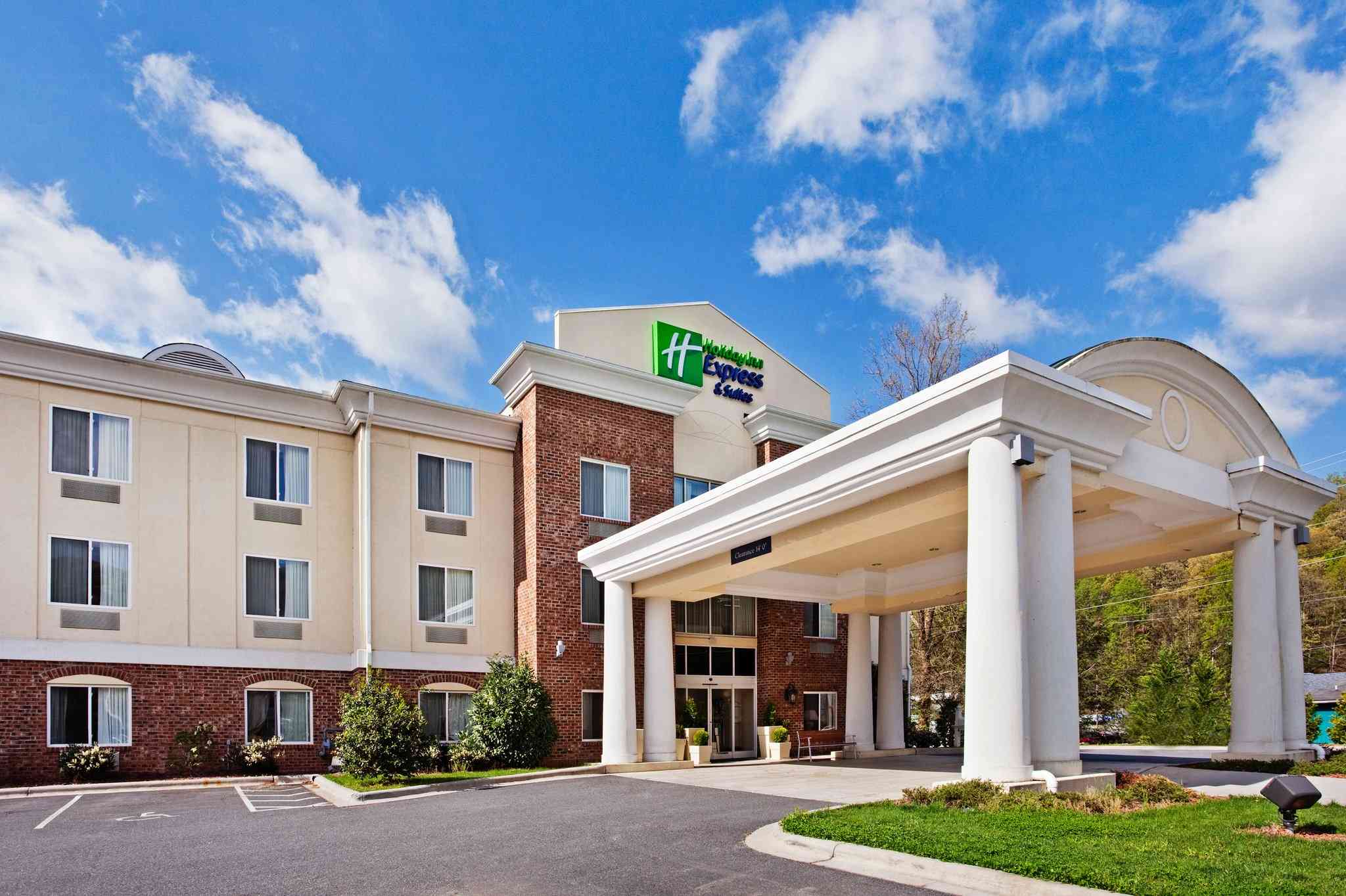 Holiday Inn Express Hotel & Suites Cherokee/Casino, Cherokee, NC