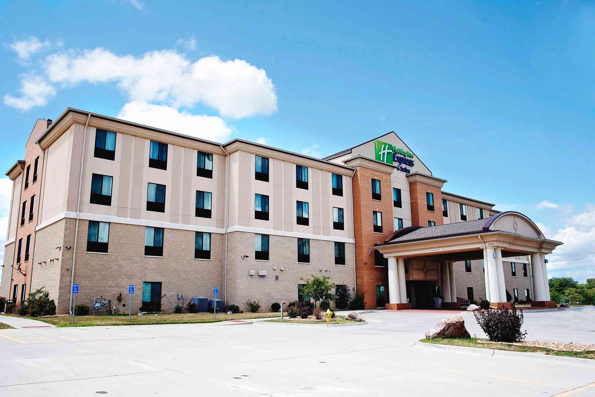 Holiday Inn Express and Suites - Urbandale, Iowa en Urbandale, IA