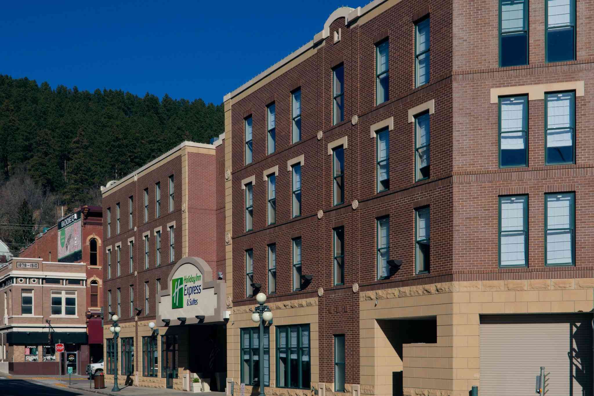 Holiday Inn Express Hotel & Suites Deadwood-Gold Dust Casino в Дедвуд, SD