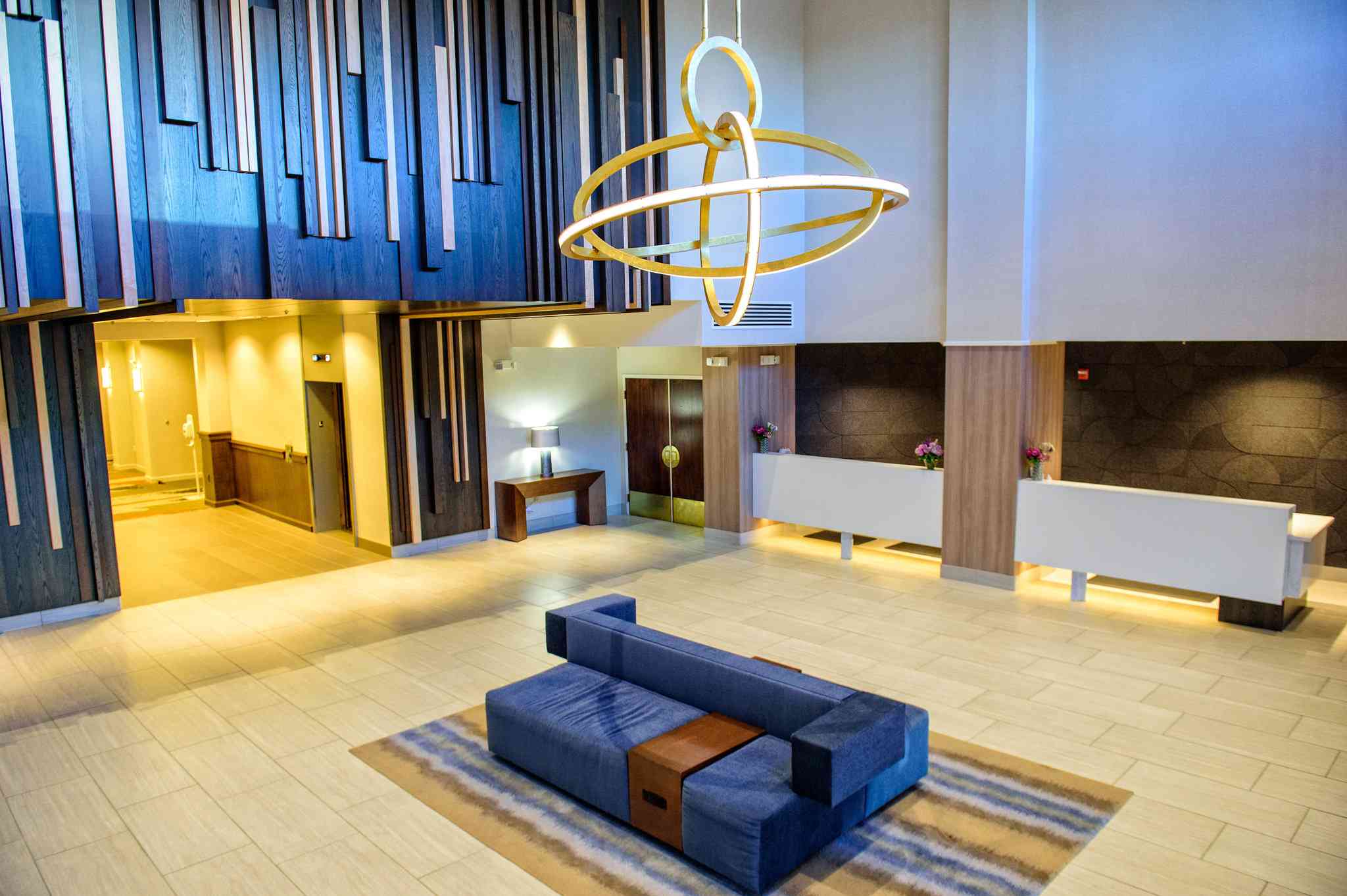 Crowne Plaza Dulles Airport в Херндон, VA
