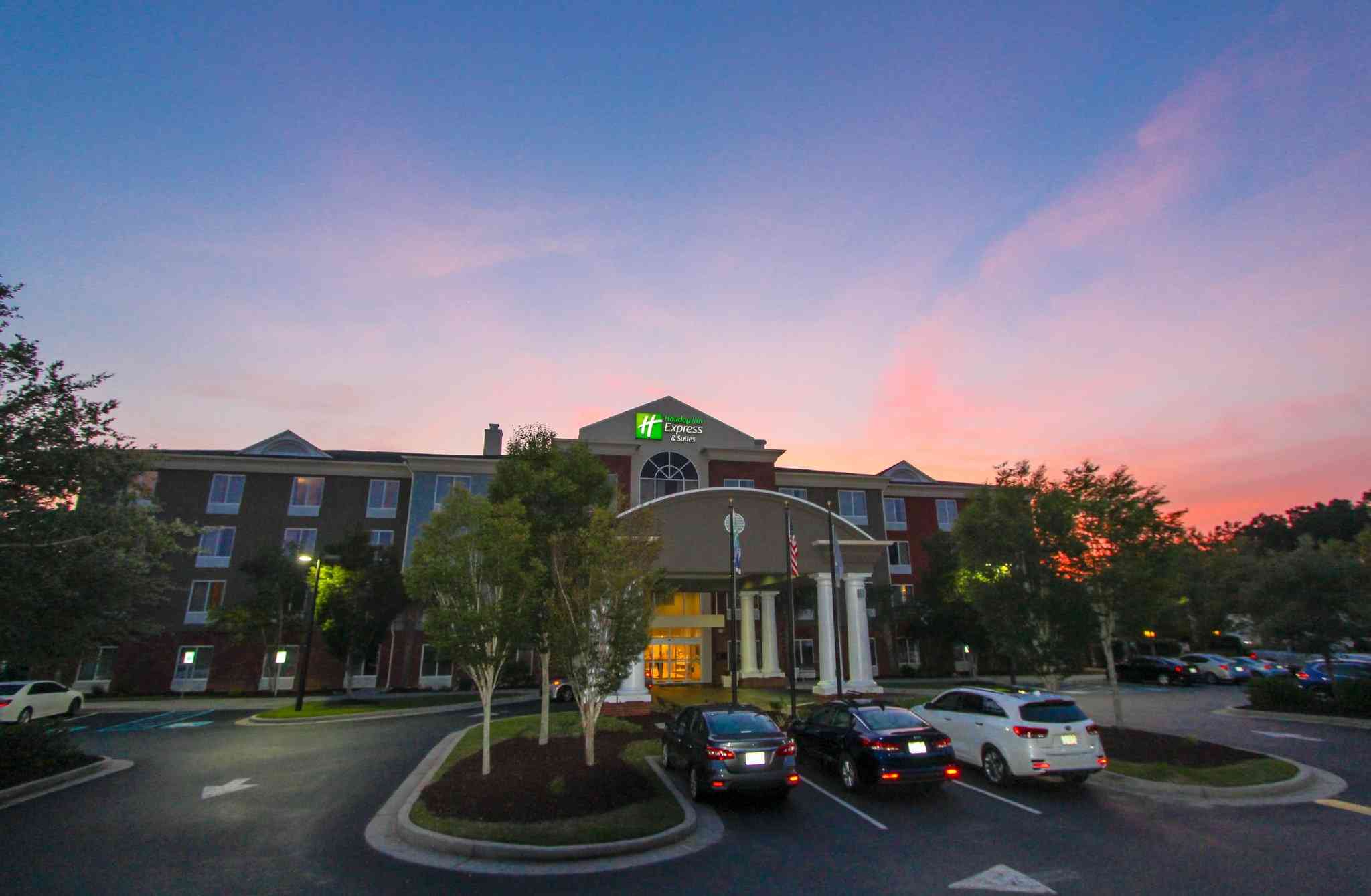 Holiday Inn Express Hotel & Suites Charleston-North в Северный Чарльстон, SC