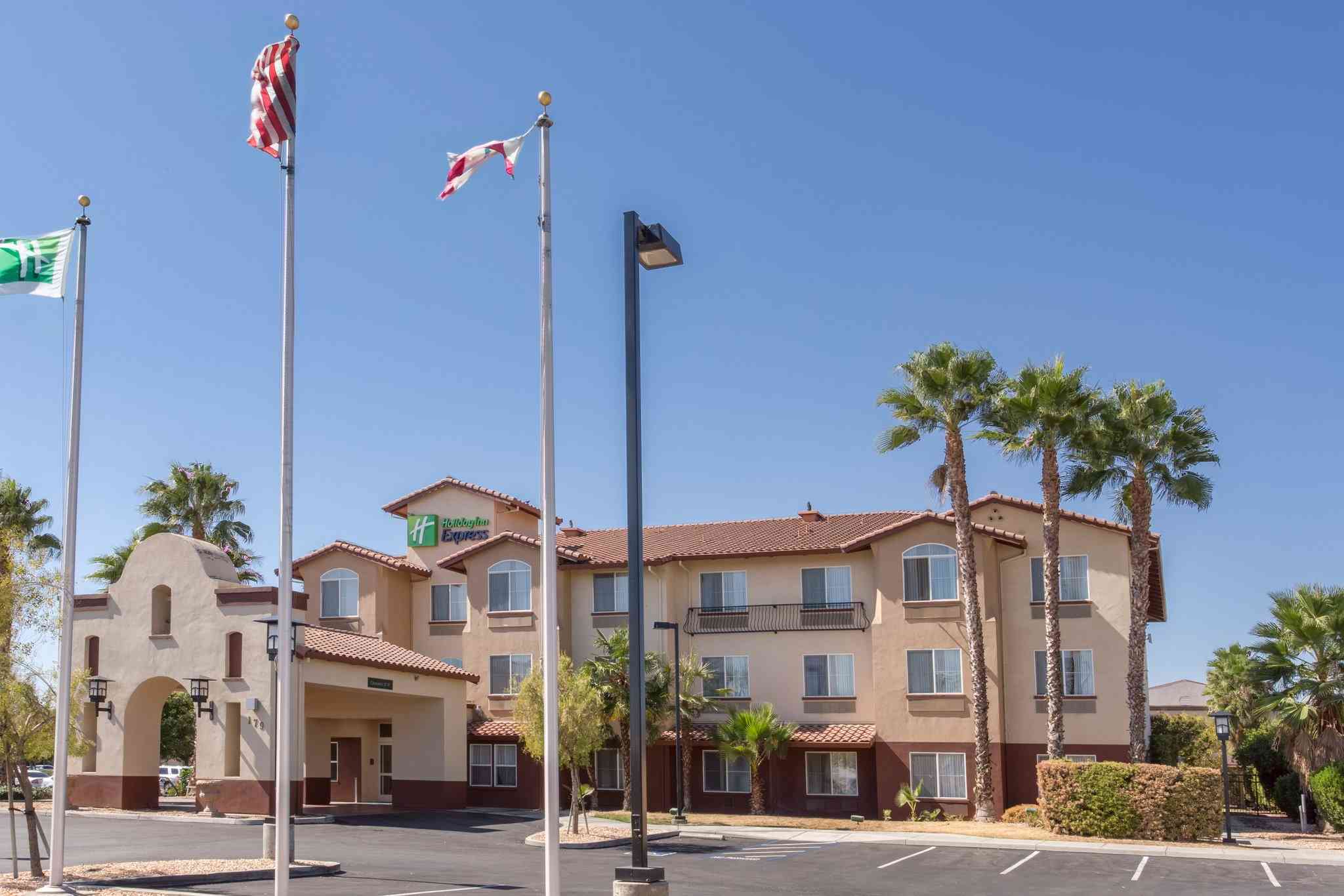 Holiday Inn Express Hotel & Suites Manteca в Мантека, CA