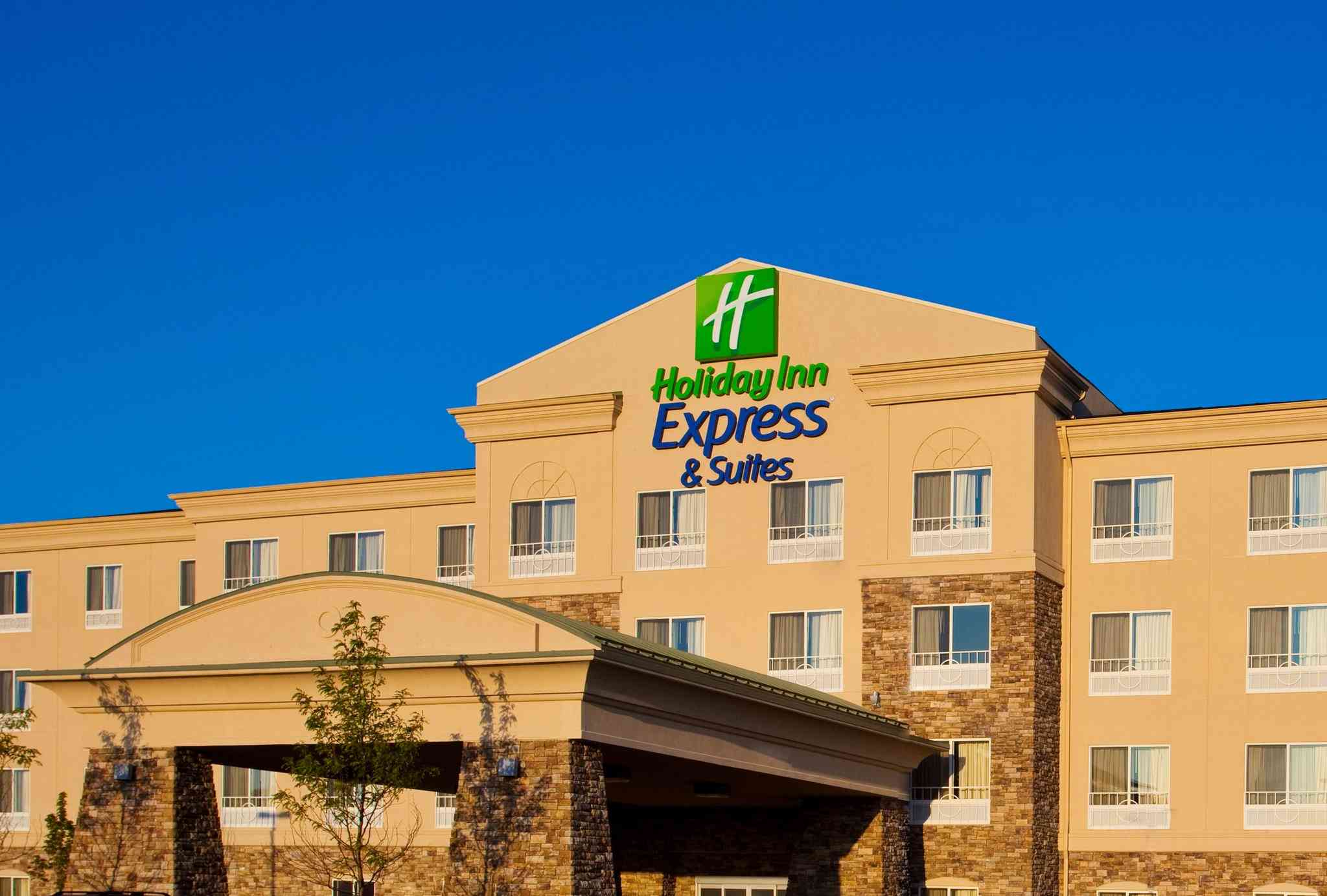 Holiday Inn Express Hotel & Suites Chicago North-Waukegan-Gurnee, Waukegan, IL