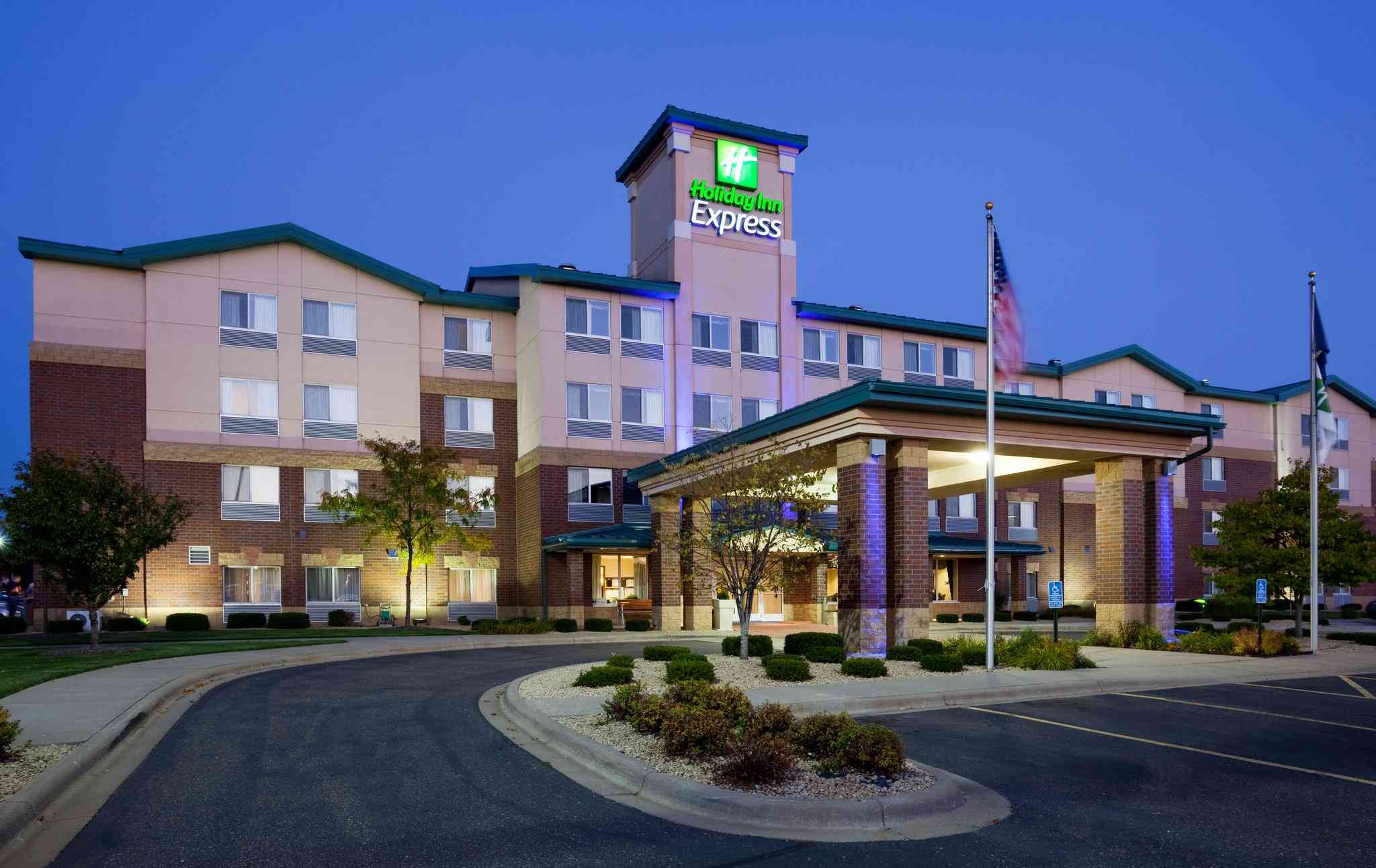 Holiday Inn Express Hotel & Suites St. Paul Northeast (Vadnais Heights) in วาดไนส์ ไฮท์, MN