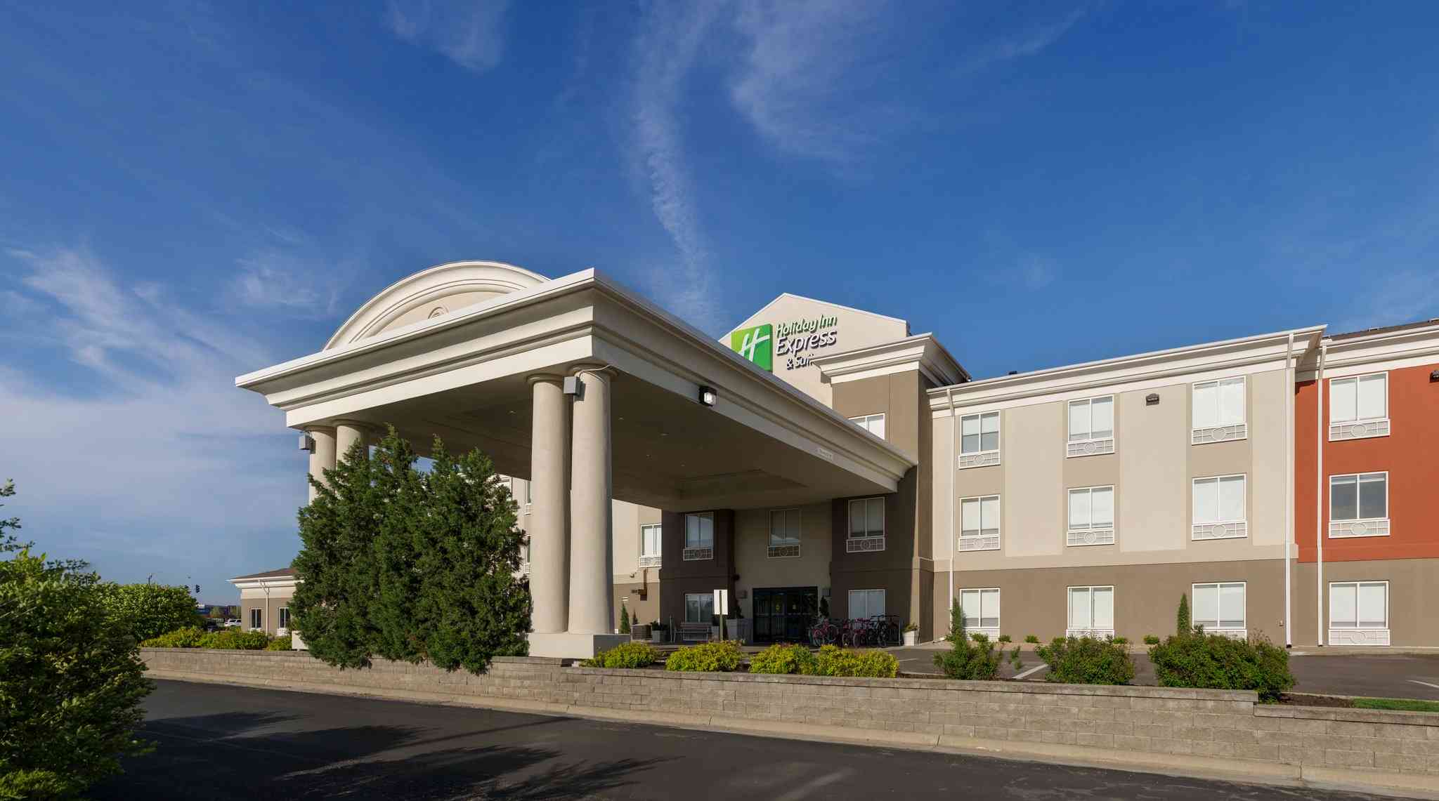 Holiday Inn Express Hotel & Suites Lawrence, Lawrence, KS