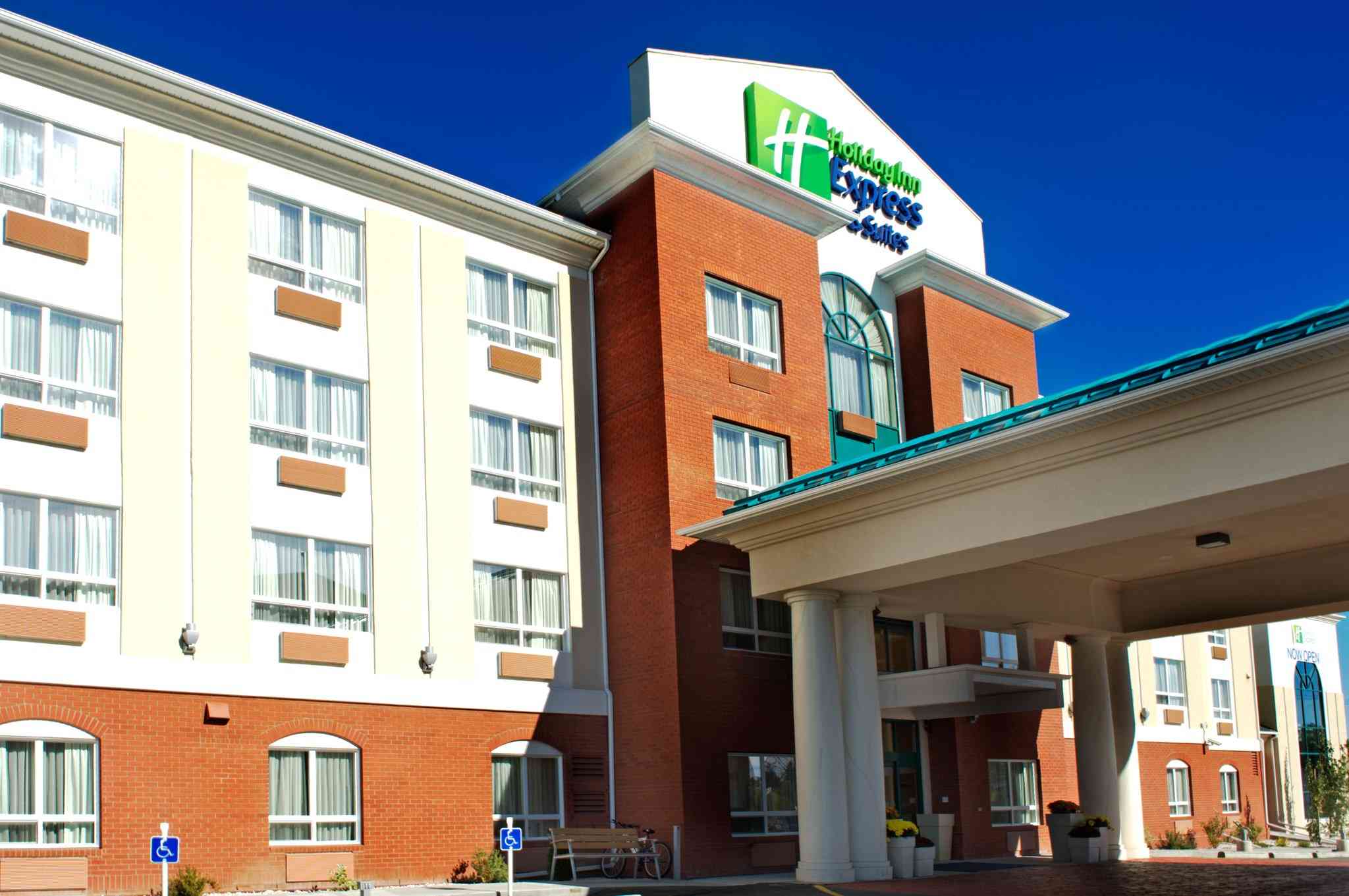 Holiday Inn Express Hotel & Suites Edson in Edson, AB