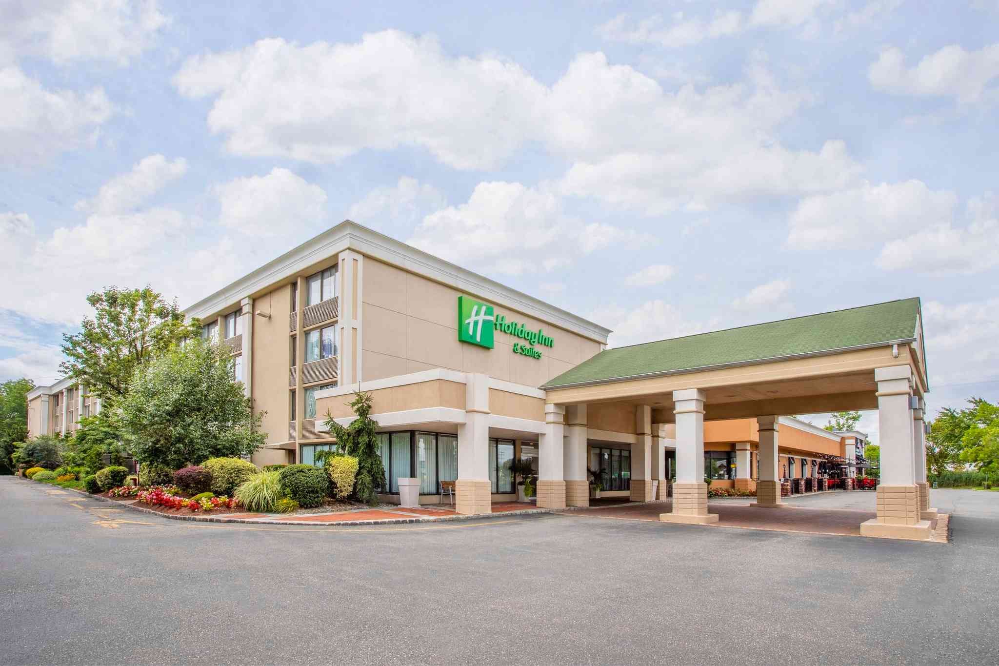 Holiday Inn & Suites Parsippany Fairfield в Парсипани, NJ