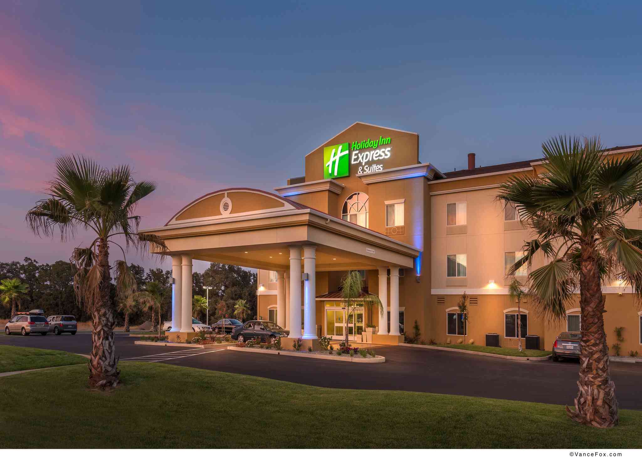 Holiday Inn Express Hotel & Suites Red Bluff-South Redding Area в Ред Блафф, CA