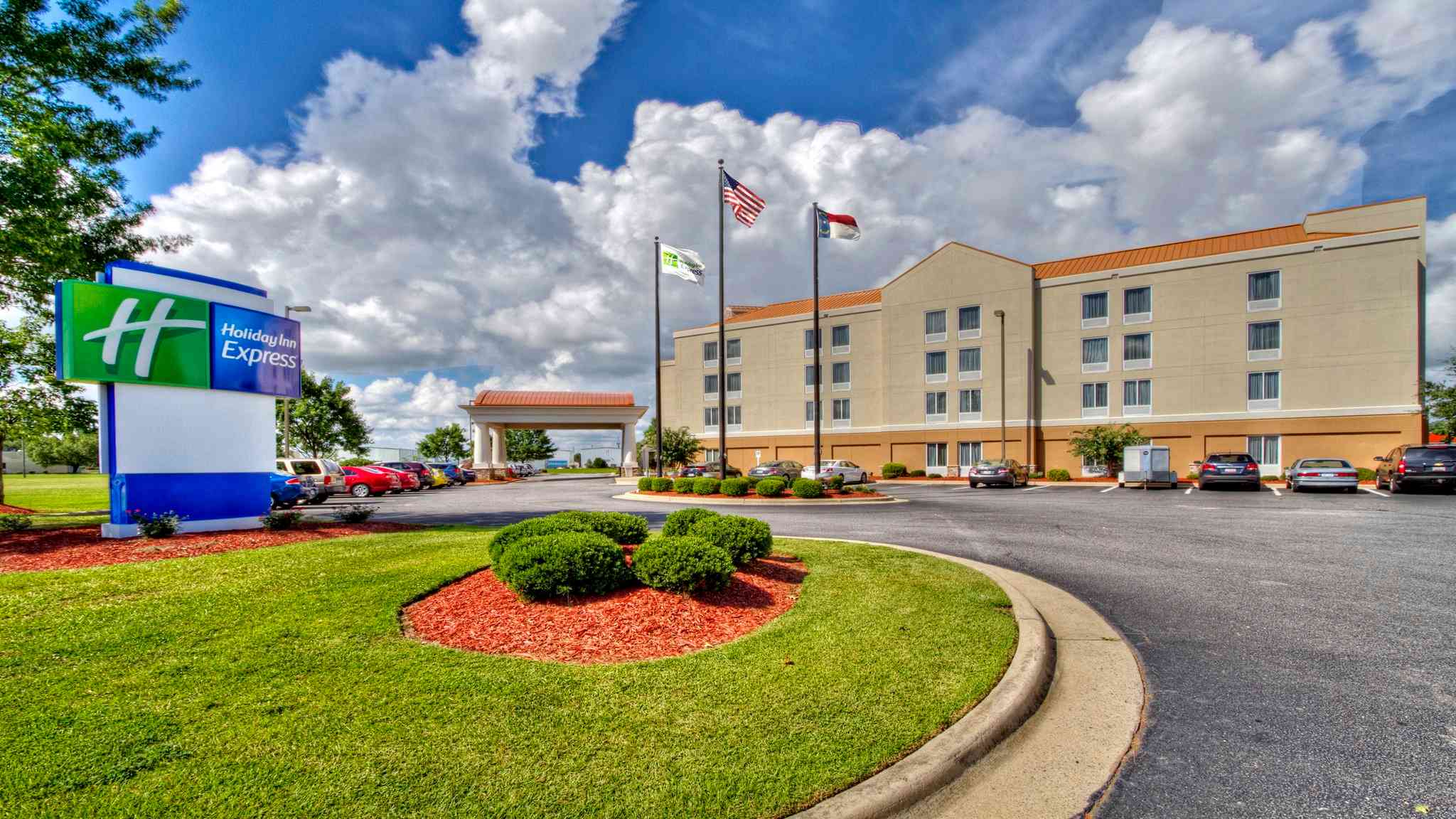 Holiday Inn Express & Suites Greenville в Гринвилл, NC