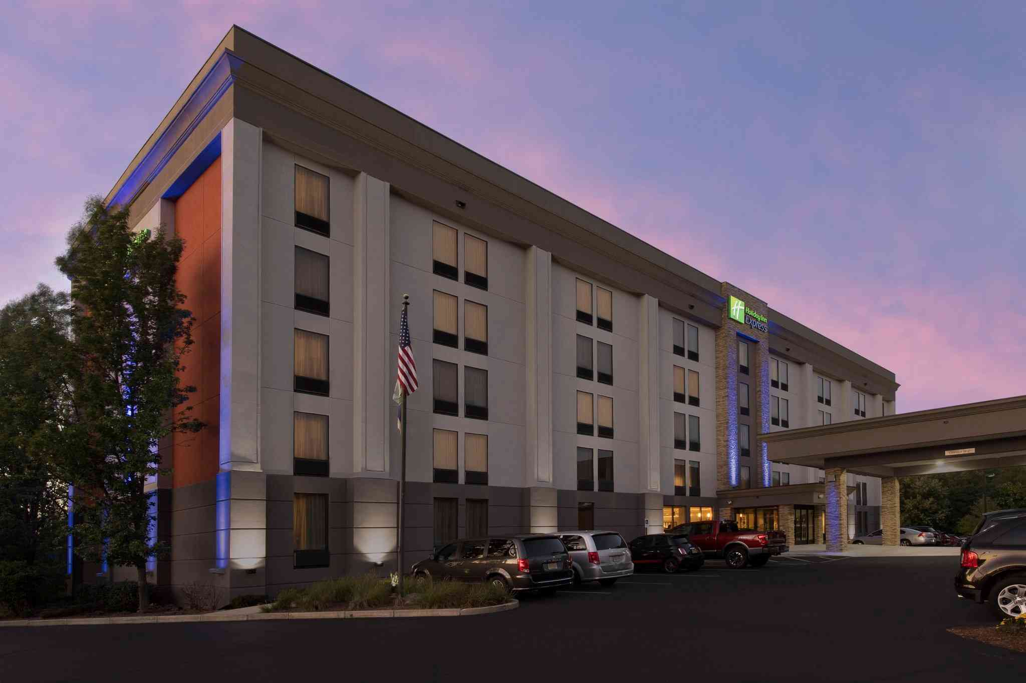 Holiday Inn Express Lawrence-Andover в Лоренс, MA