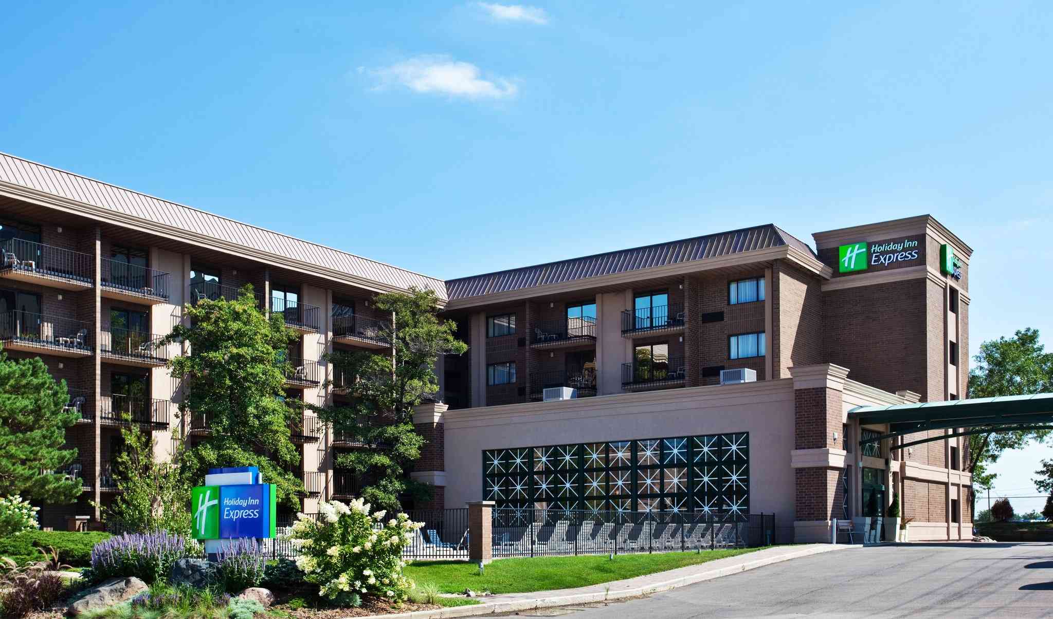 滾輪草地, IL 的 Holiday Inn Express Rolling Mdws- Schaumburg Area