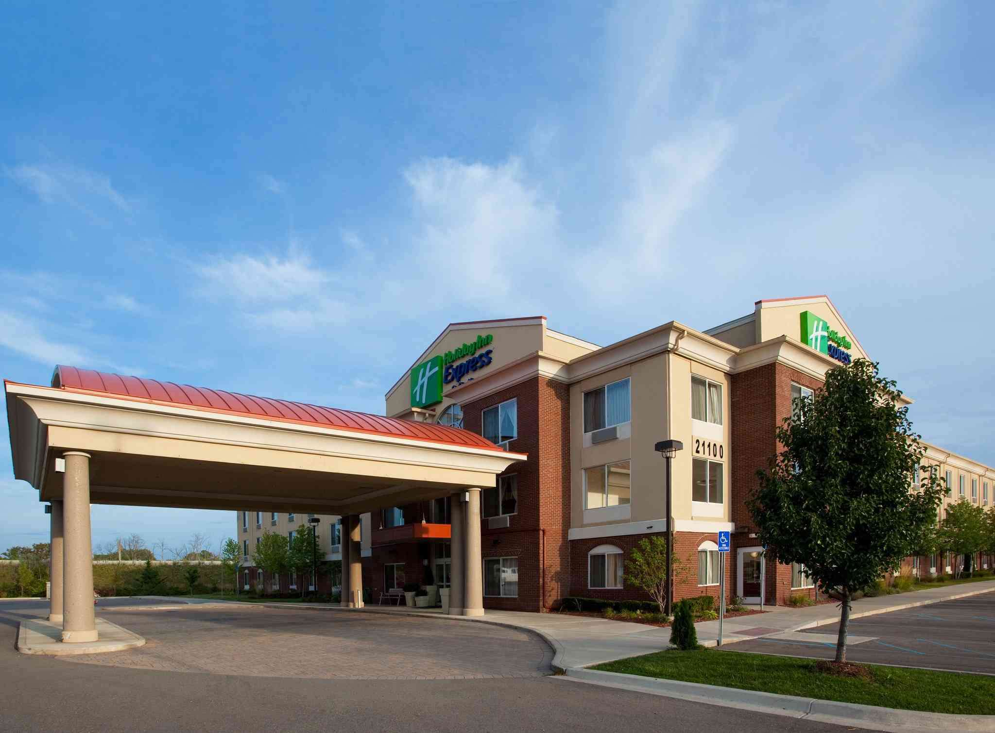 노스빌, MI의 Holiday Inn Express Hotel & Suites Detroit - Farmington Hills